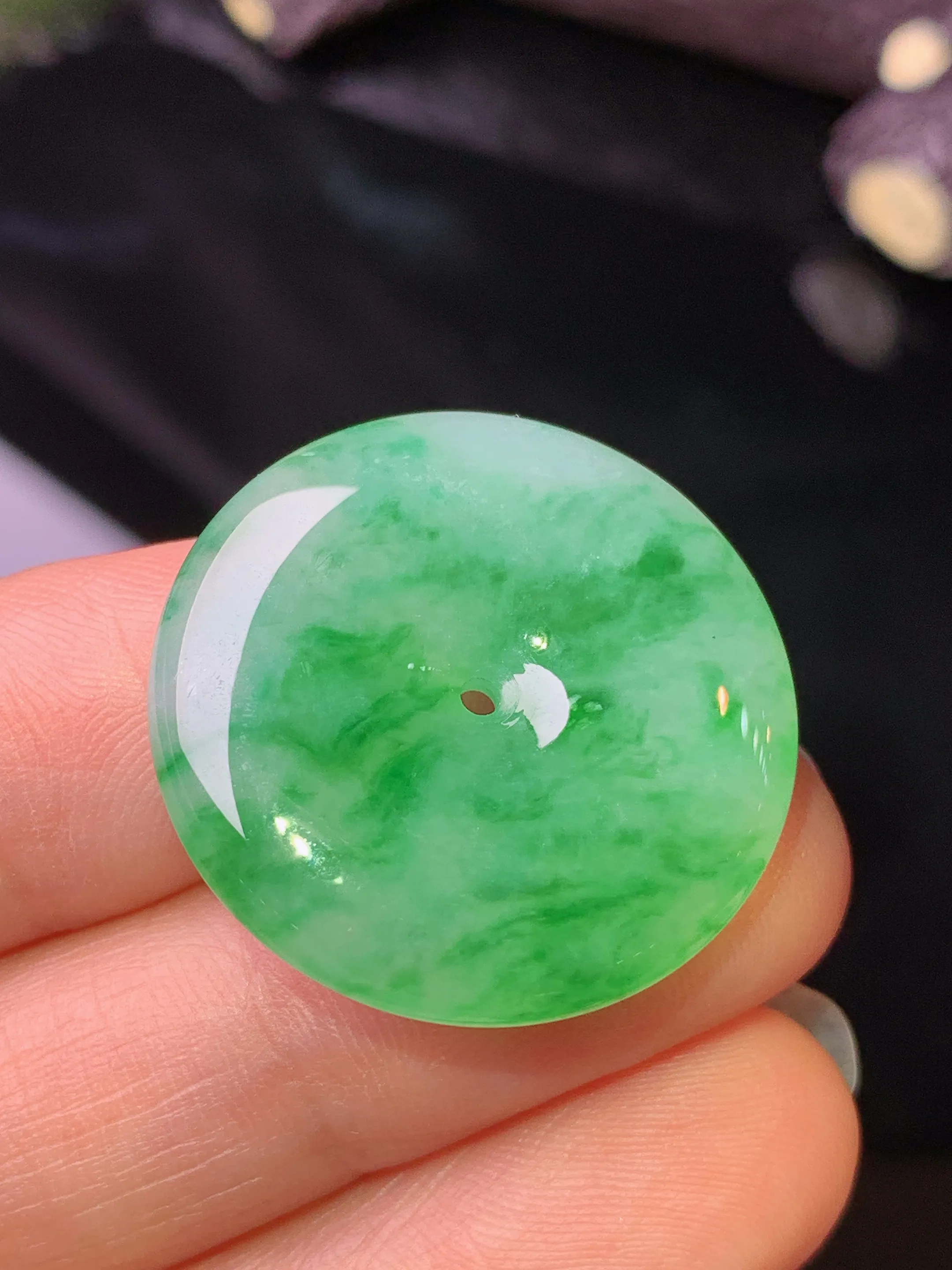 翠绿平安扣吊坠 玉质细腻 色泽清新艳丽 整体尺寸25.5*5.2