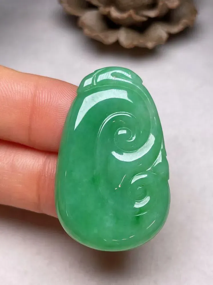 冰糯种满色【如意】吊坠，种水好，玉质细腻 ，卖相好.