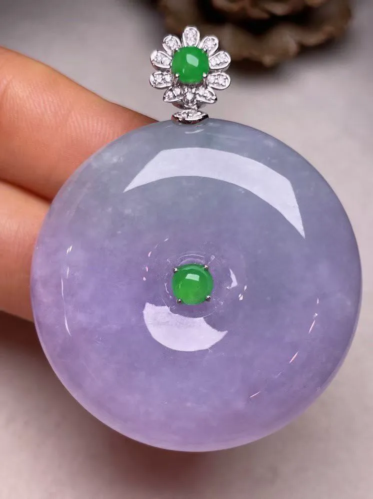 冰糯种紫罗兰平安扣吊坠、真金真钻镶嵌，种水好，玉质细腻 .裸石尺寸 39.0