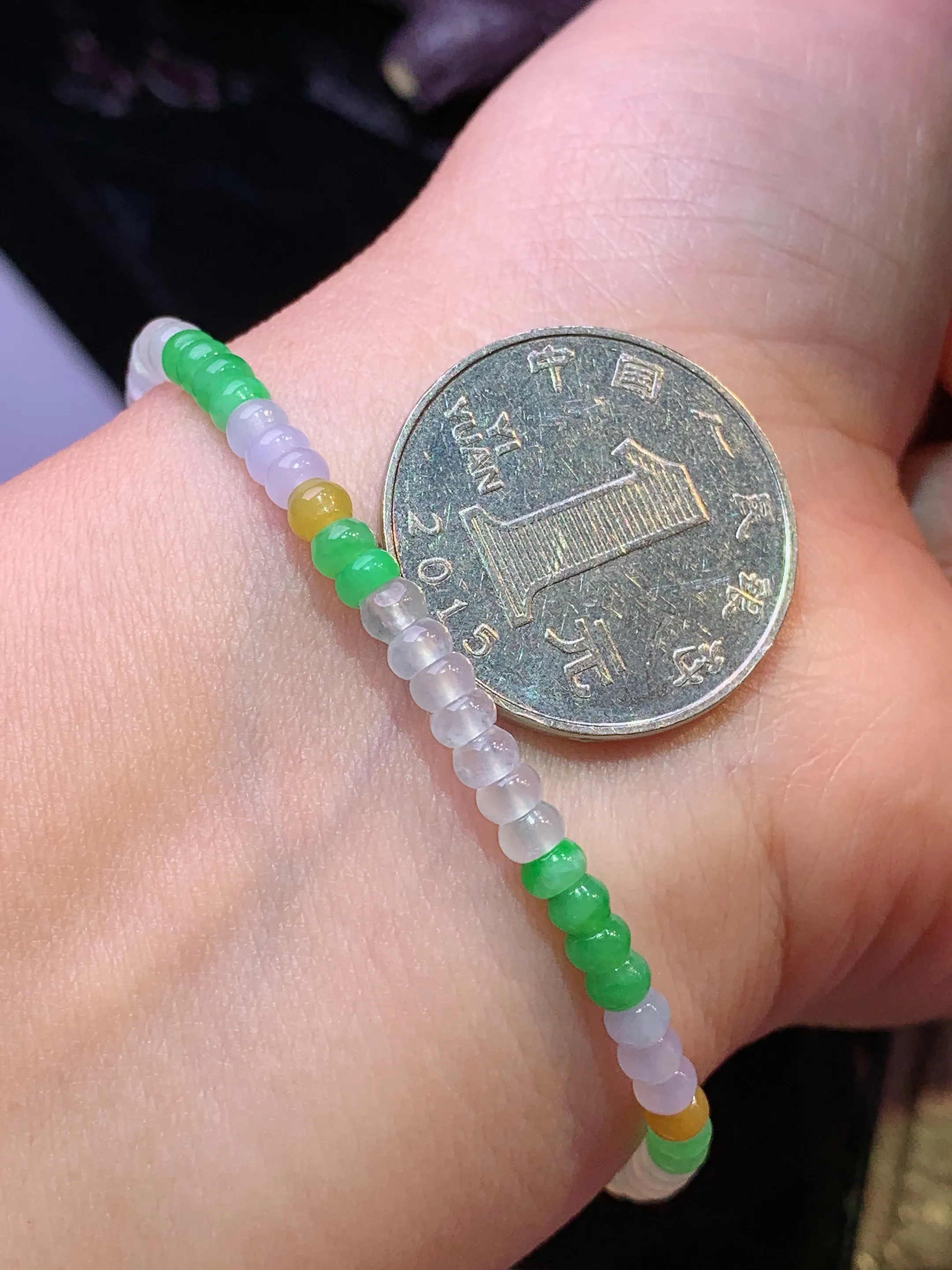 三彩算盘珠手链 玉质细腻 色泽清新艳丽 整体尺寸3.6*2.5