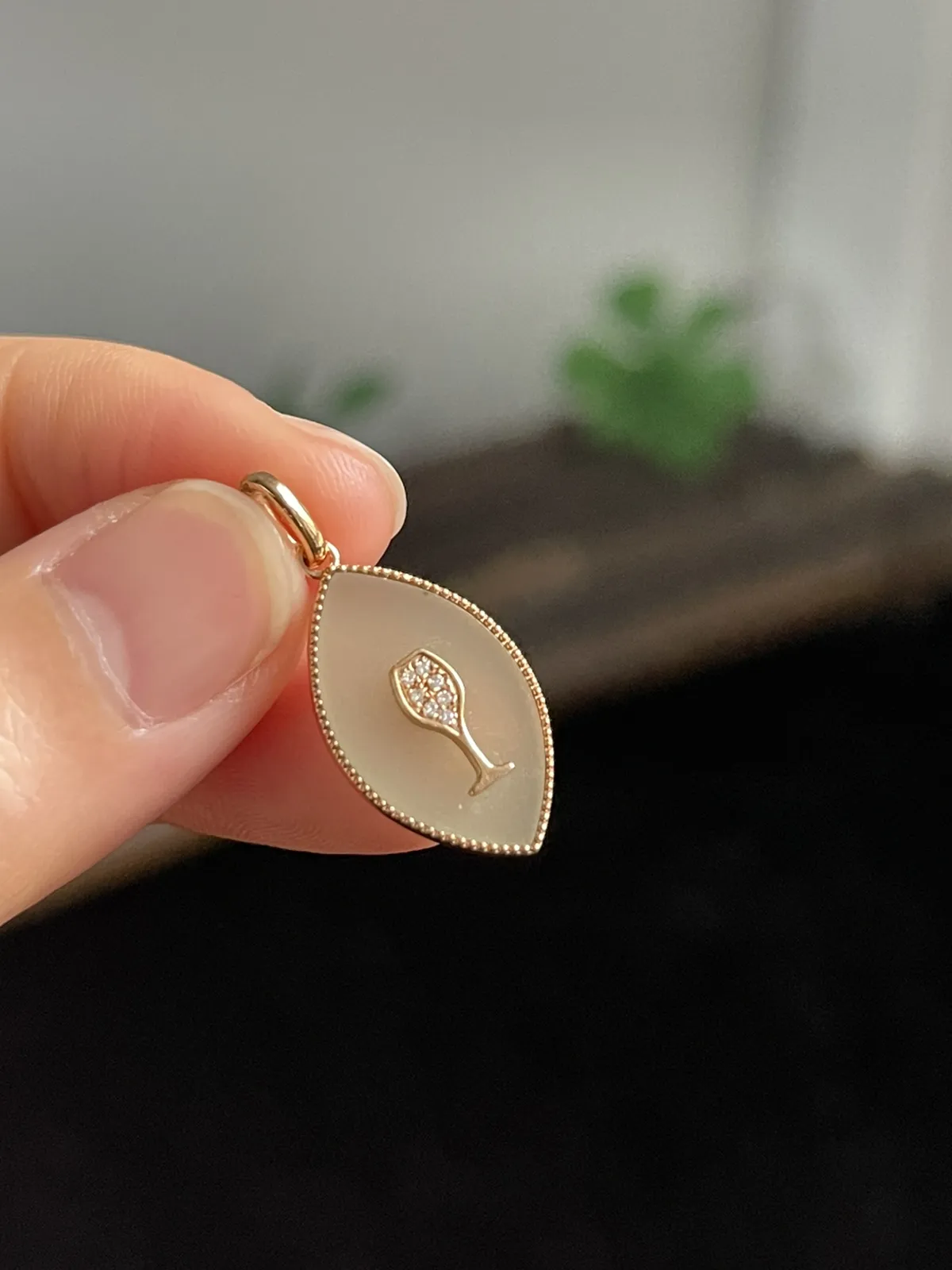 和田玉挂坠，伴钻石，印记：Au750