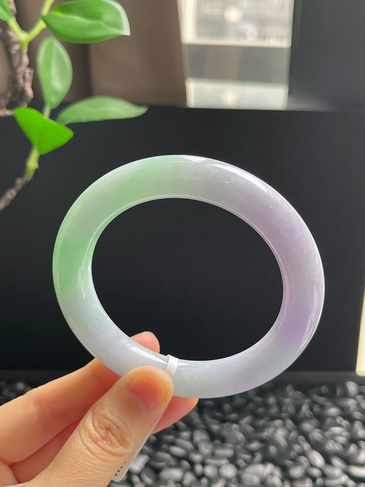 圆镯56圈口，翡翠糯化种春带彩手镯