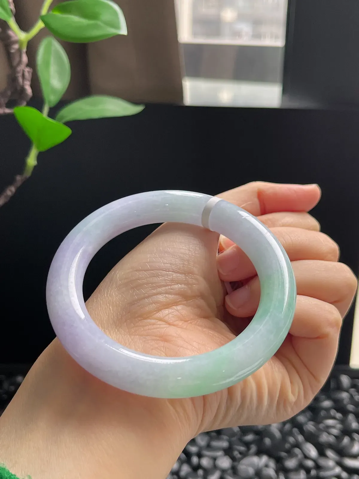 圆镯56圈口，翡翠糯化种春带彩手镯