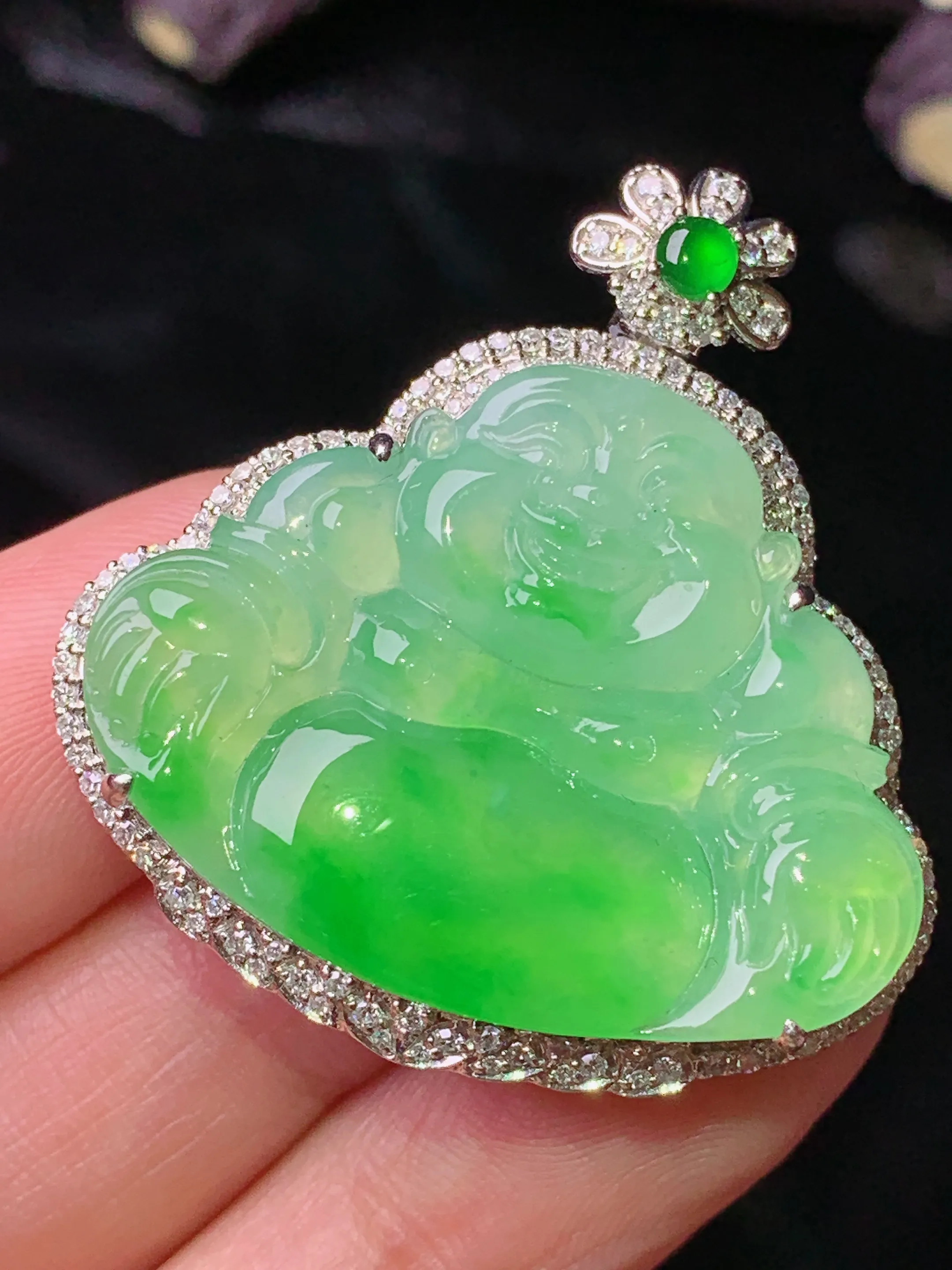 18k金钻镶嵌翠绿佛公吊坠 玉质细腻 色泽清新艳丽 整体尺寸36.2*34*10.2