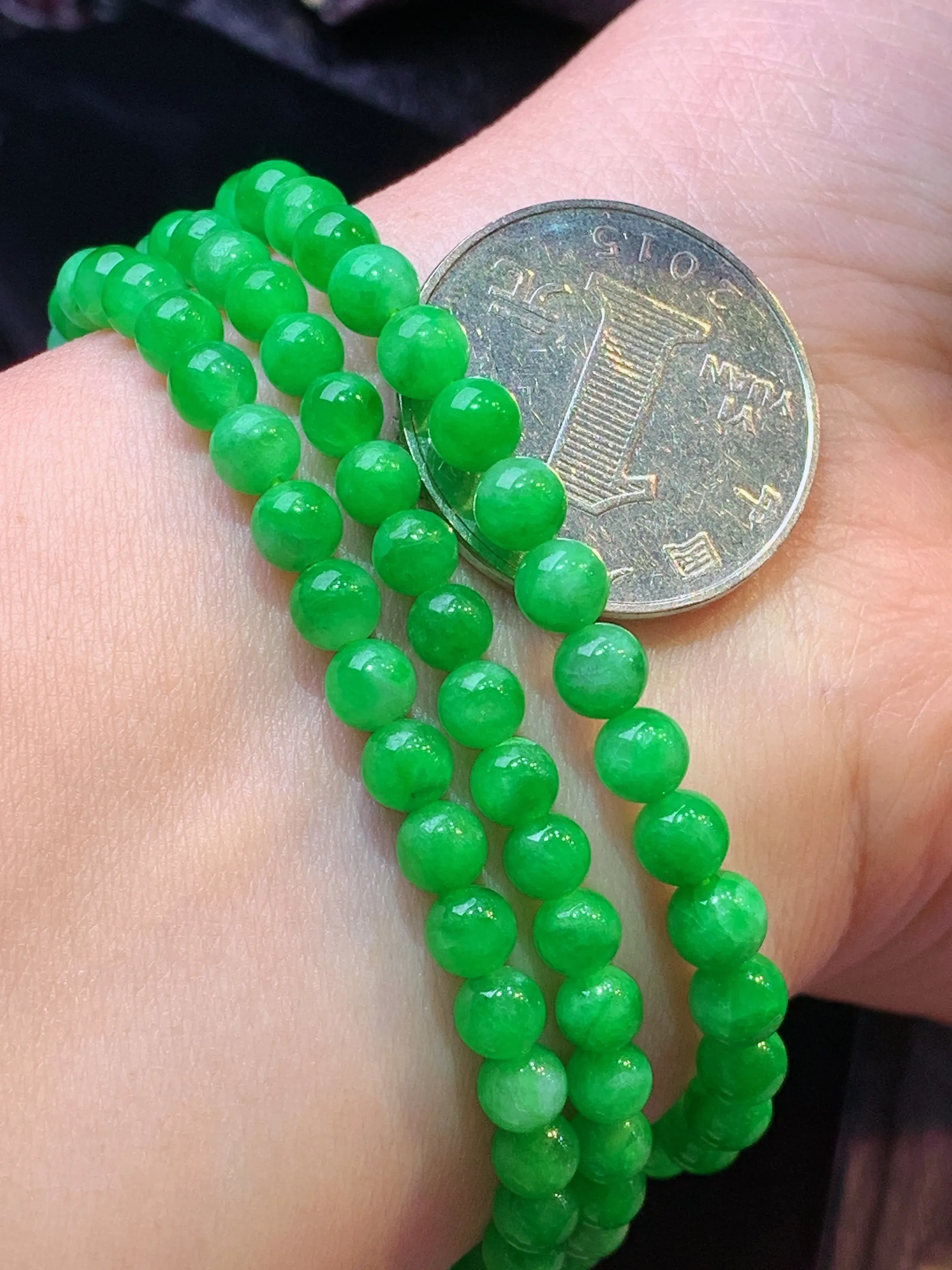 满绿圆珠项链 玉质细腻 色泽清新艳丽 整体尺寸5