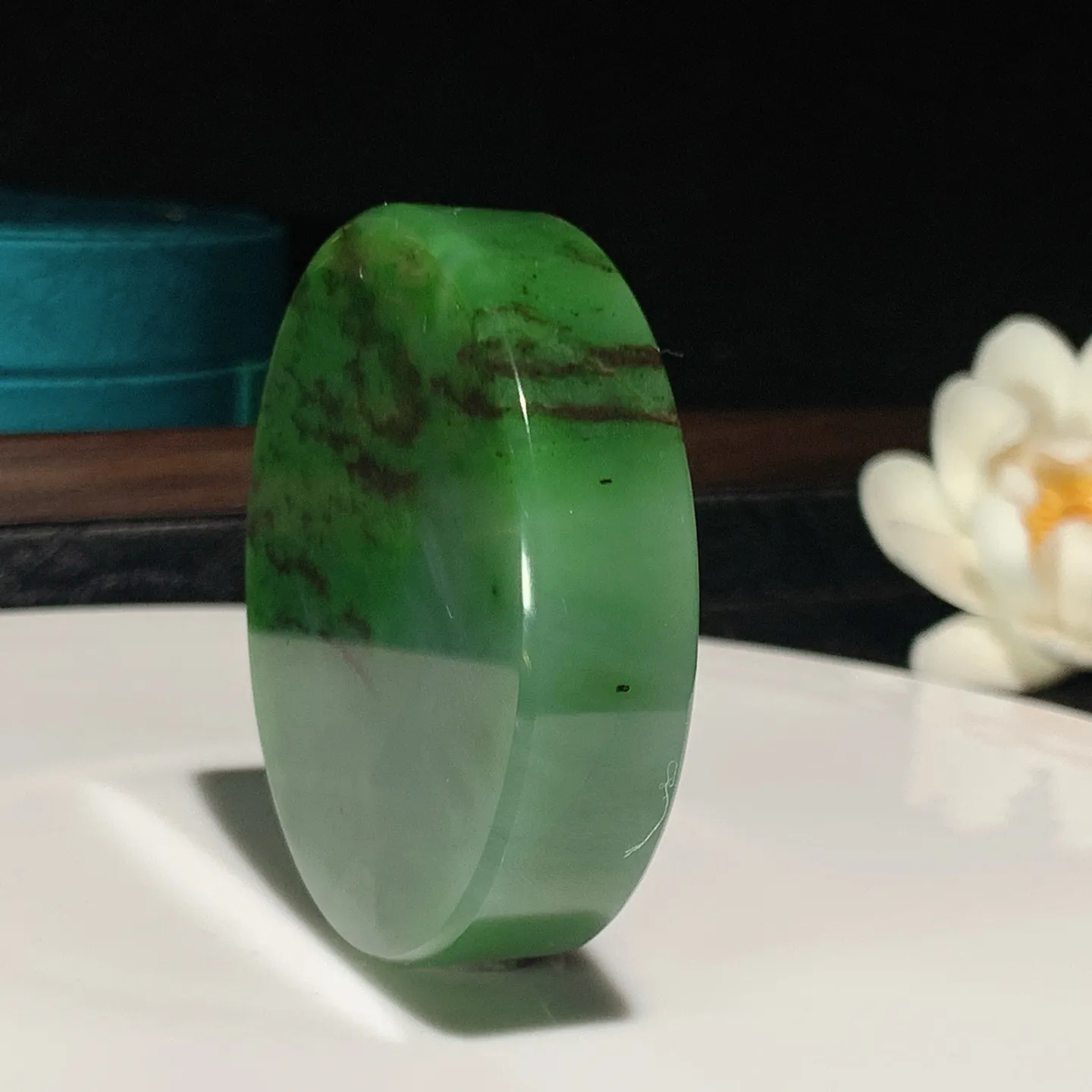 和田玉红皮料俄罗斯碧玉手镯芯 尺寸56/14重102克 玉质细腻油润。手推出油。佩戴高端典雅。lt2