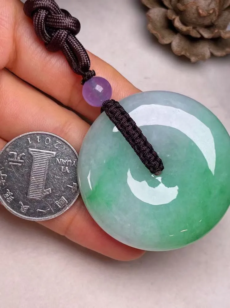 冰糯种飘绿【大平安扣】吊坠，种水好，玉质细腻 ，卖相好.