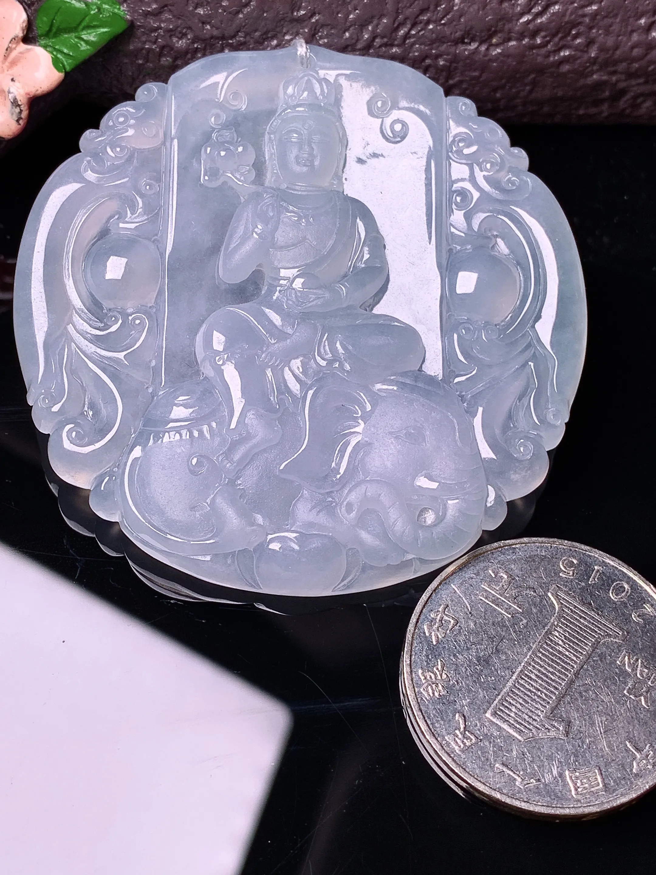 冰种普贤观音菩萨吊坠 玉质细腻 色泽清新艳丽 整体尺寸53*51.8*5.8