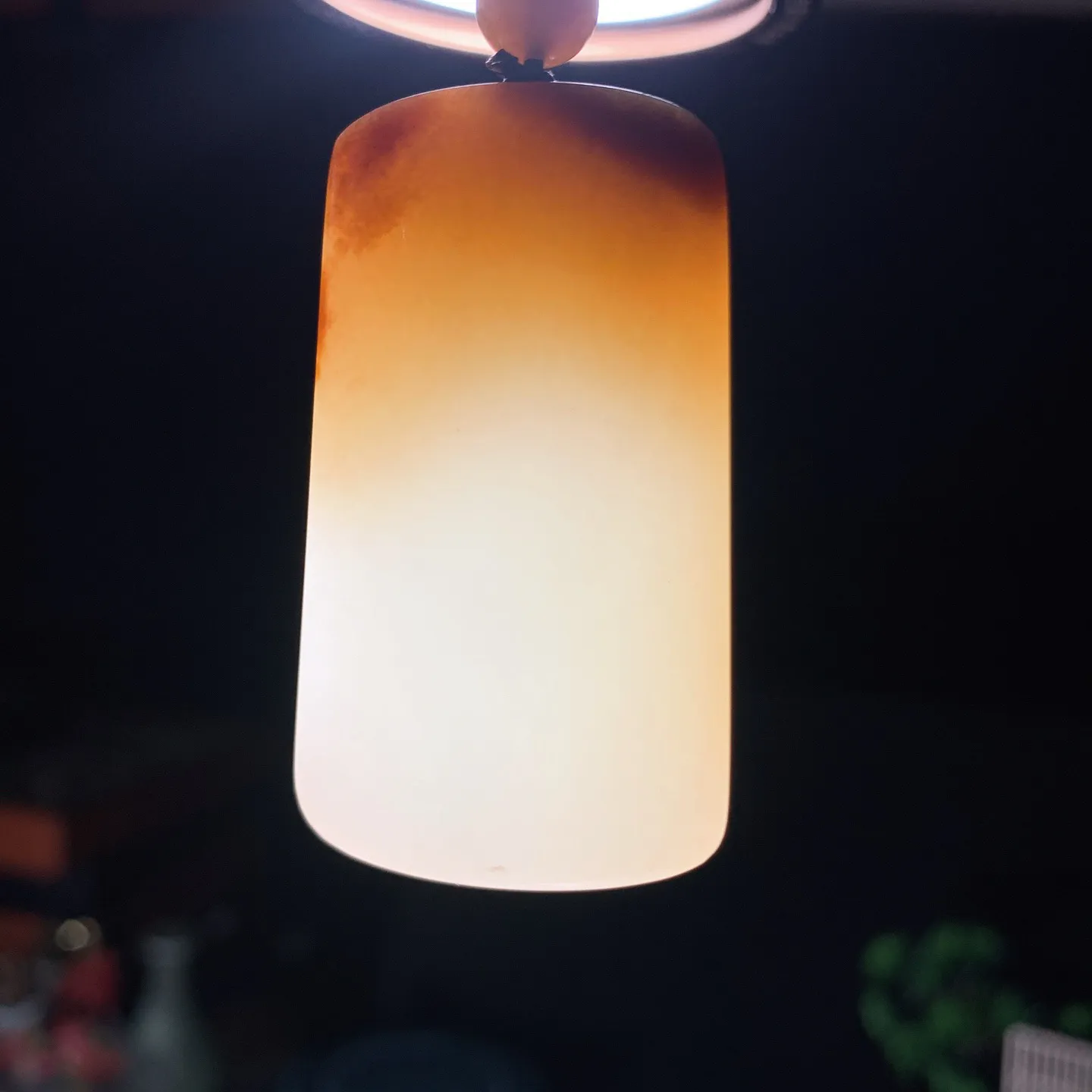 新疆和田玉且末糖平安无事牌子挂件。尺寸50/28/12重43.8克 玉质细腻油润。手推出油。佩戴高端典雅。lt251225