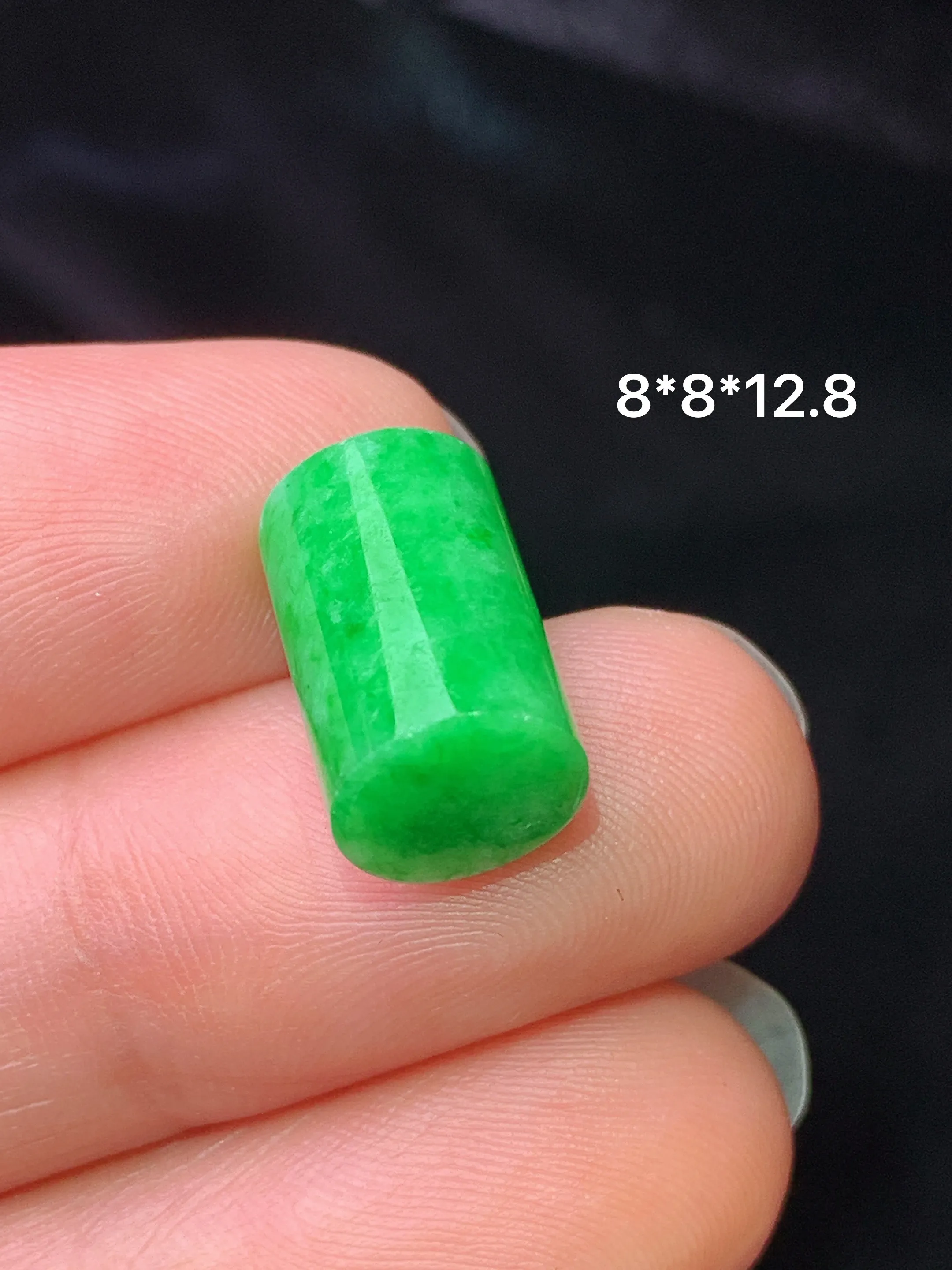 翠绿玉柱吊坠 玉质细腻 色泽清新艳丽 整体尺寸8*12