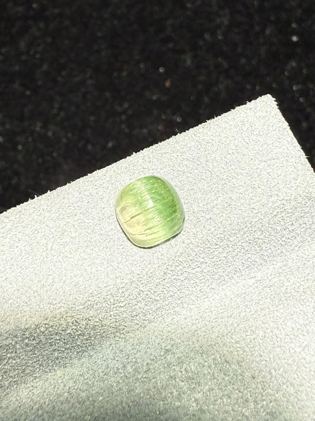 1.795克拉 西瓜碧玺猫眼裸石 猫眼效应犀利 晶体好[强][强] 水头十足 俏色系列可遇不可求 大约规格：6.4*6.3*4.7mm