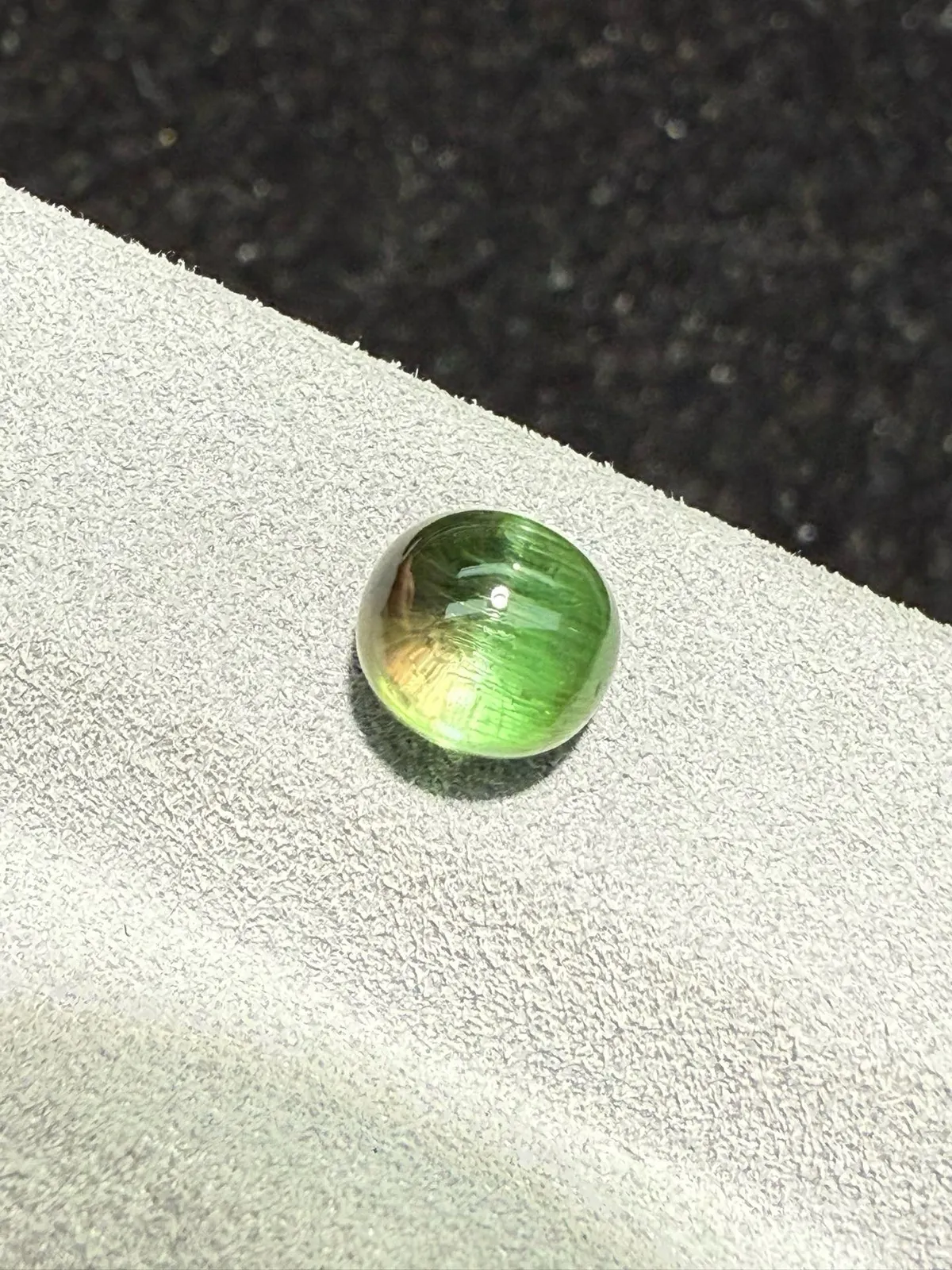 2.06克拉 西瓜碧玺猫眼裸石 猫眼效应犀利 晶体好[强][强] 水头十足 俏色系列可遇不可求 大约规格：6.6*6*5.5mm