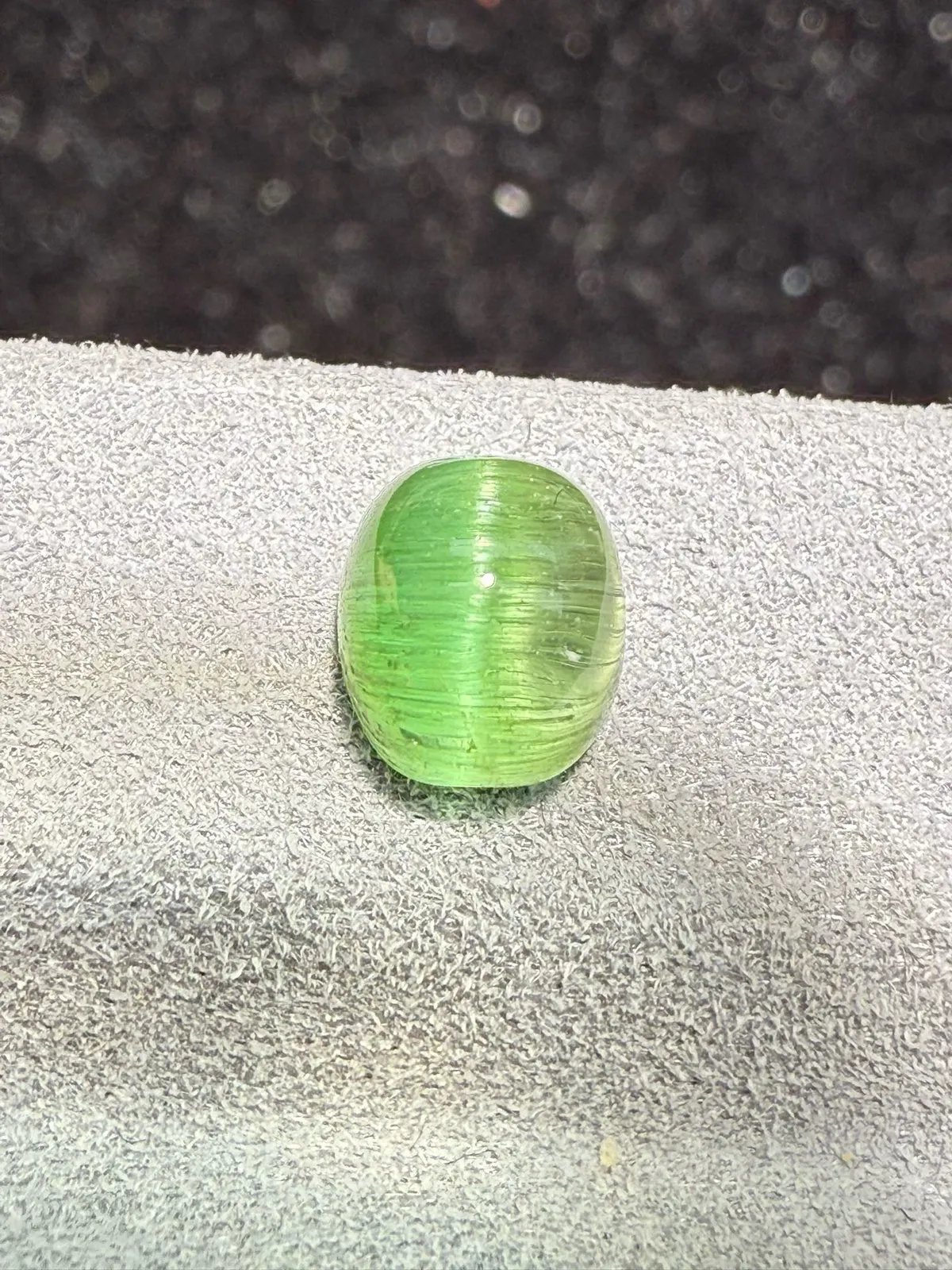 1.645克拉碧玺猫眼裸石 猫眼效应犀利 晶体好[强][强] 水头十足 俏色系列可遇不可求 大约规格：6.5*5.6*4.7mm