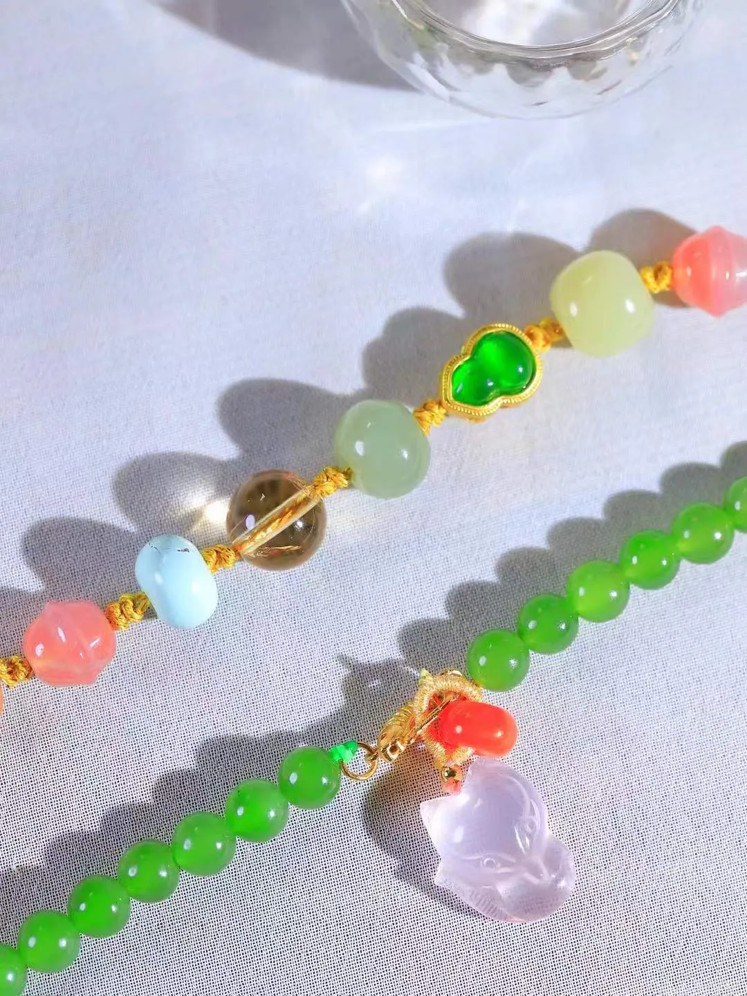 【珠圆玉润.挂链】

精品和田玉碧玉珠圆玉润挂链 玉质温润细腻 油性十足 佩戴舒适。珠珠落玉盘，间关莺语花底滑，一生美好时光，无论身在何处，都有它相伴相守。事事顺遂，幸福美满，吉祥如意。重48克 尺寸取一6mm FDL-521202472