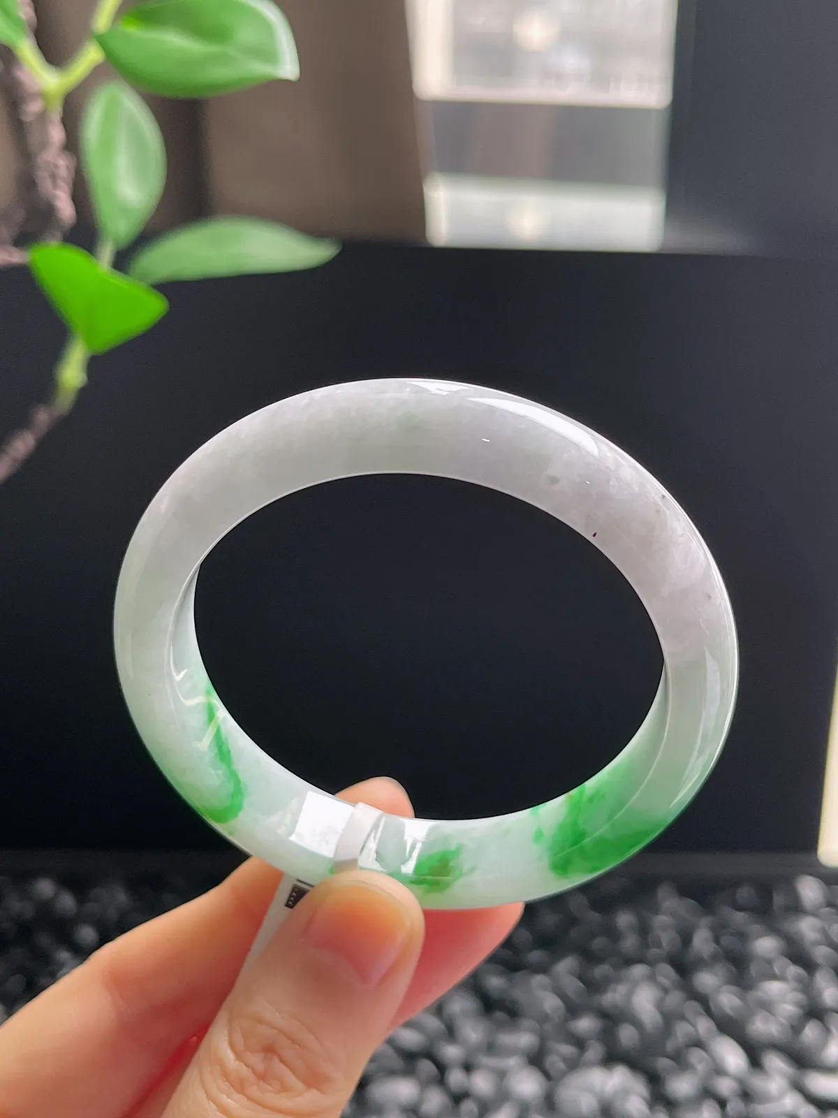 正圈52.5圈口，翡翠糯化种飘阳绿手镯