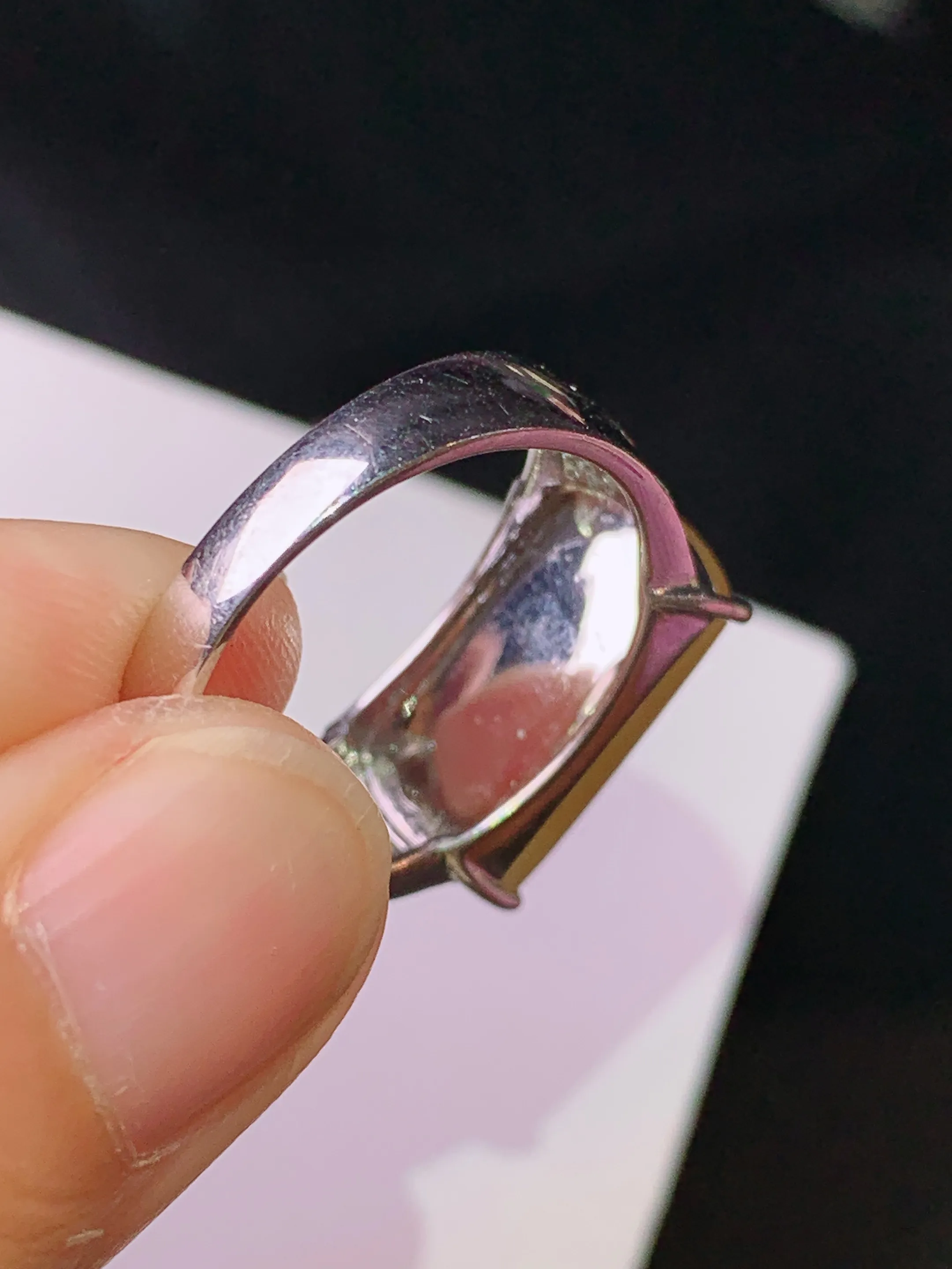 18k金钻镶嵌黄翡马鞍戒指 玉质细腻 色泽清新艳丽 圈口17.5 裸石尺寸8.5*16*2.5