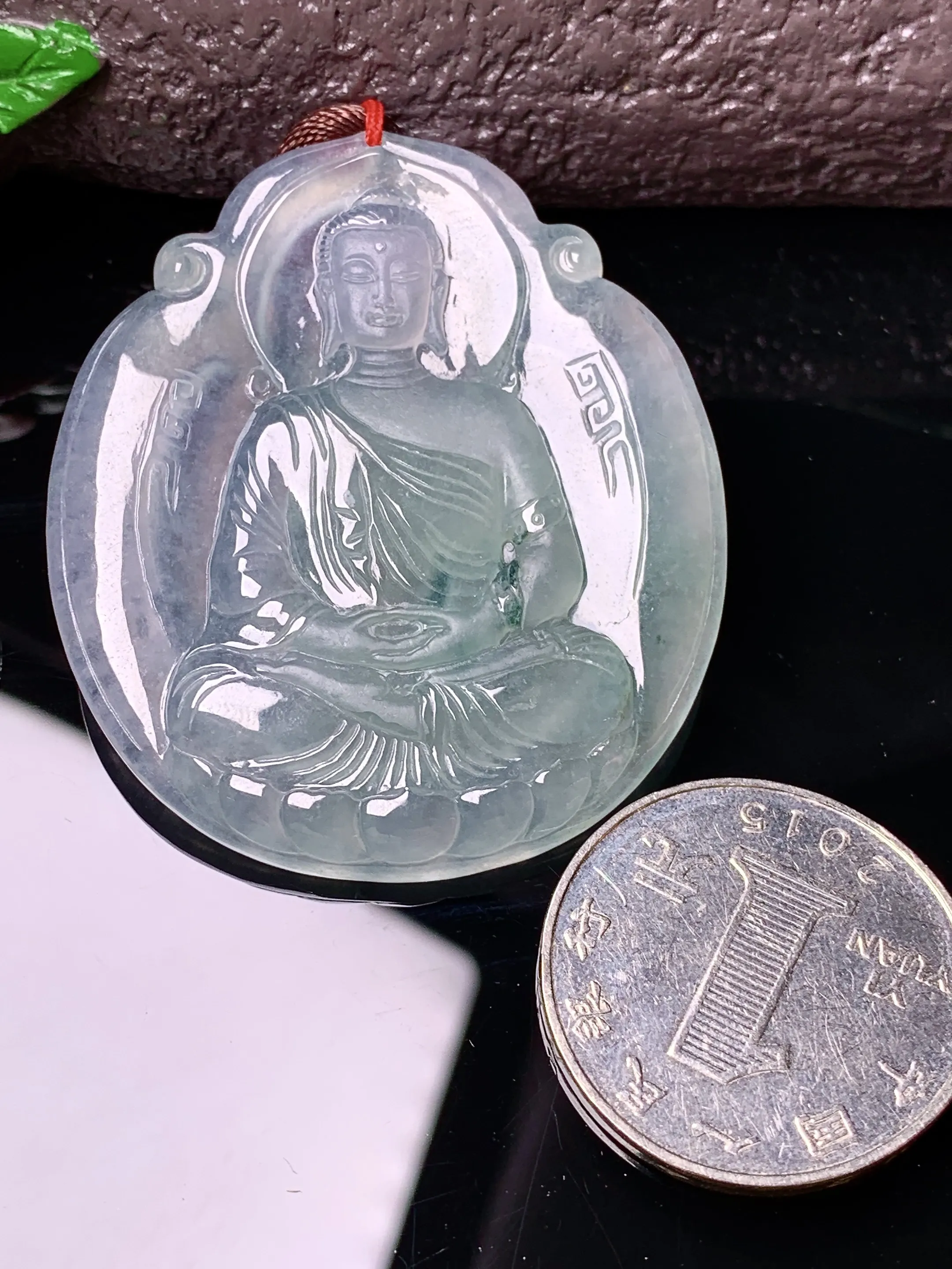 冰种大日如来佛祖吊坠 玉质细腻 色泽清新艳丽 整体尺寸48.8*43*5.2