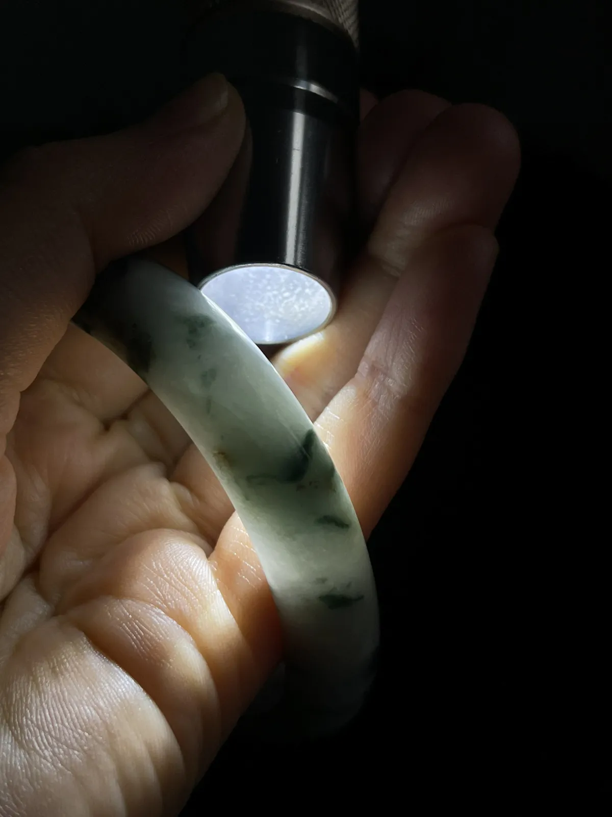 正圈56.3圈口，翡翠糯化种白底飘花飘绿手镯