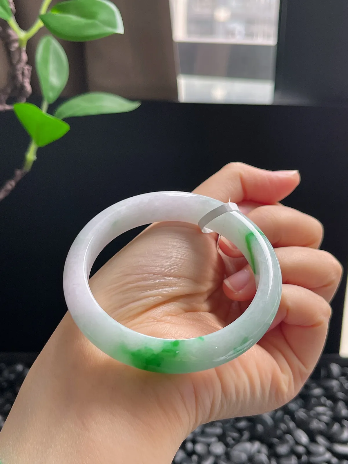 正圈52.5圈口，翡翠糯化种飘阳绿手镯