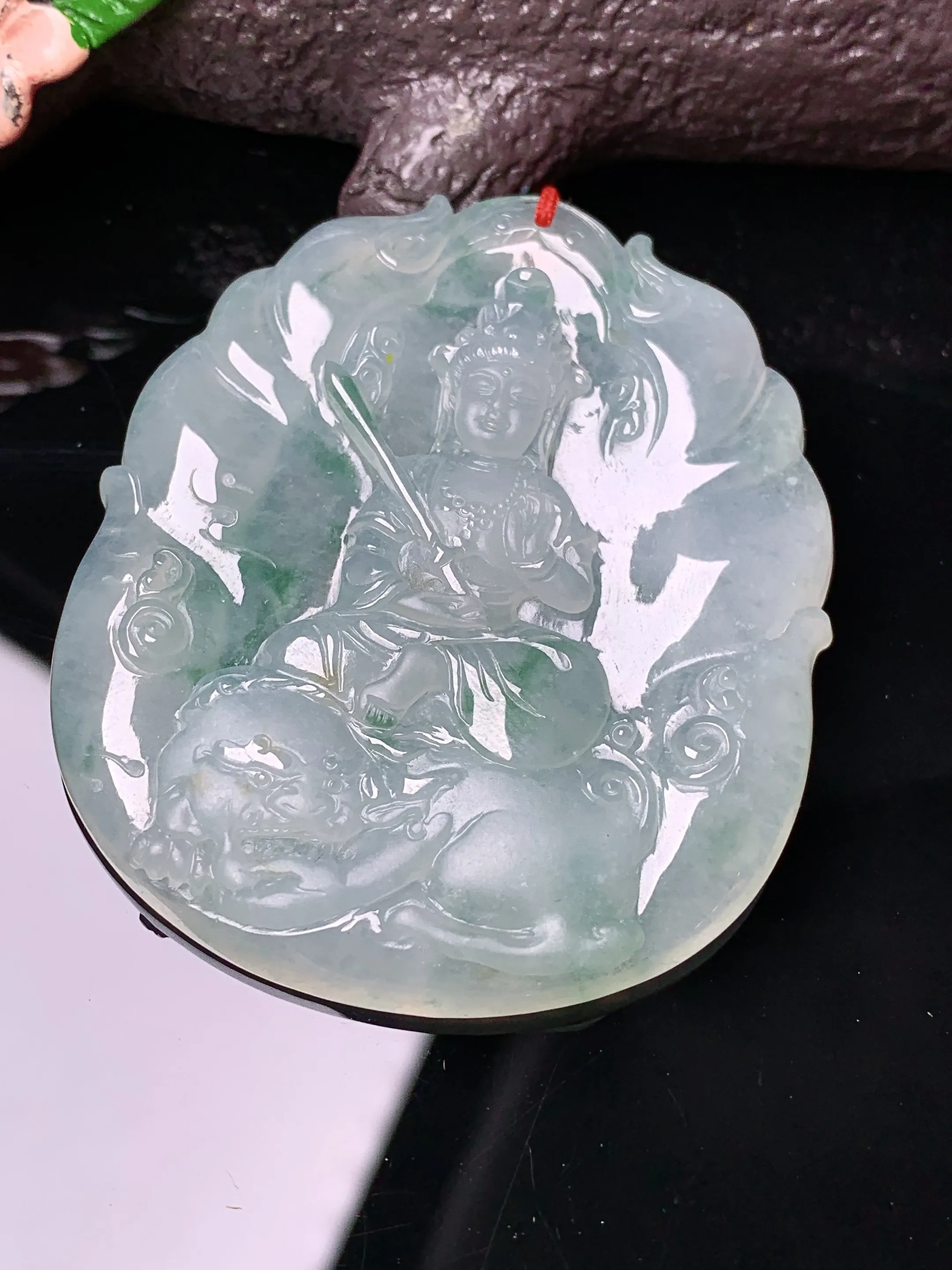 冰种飘绿文殊观音菩萨吊坠 玉质细腻 色泽清新艳丽 整体尺寸52.3*44.3*5.8