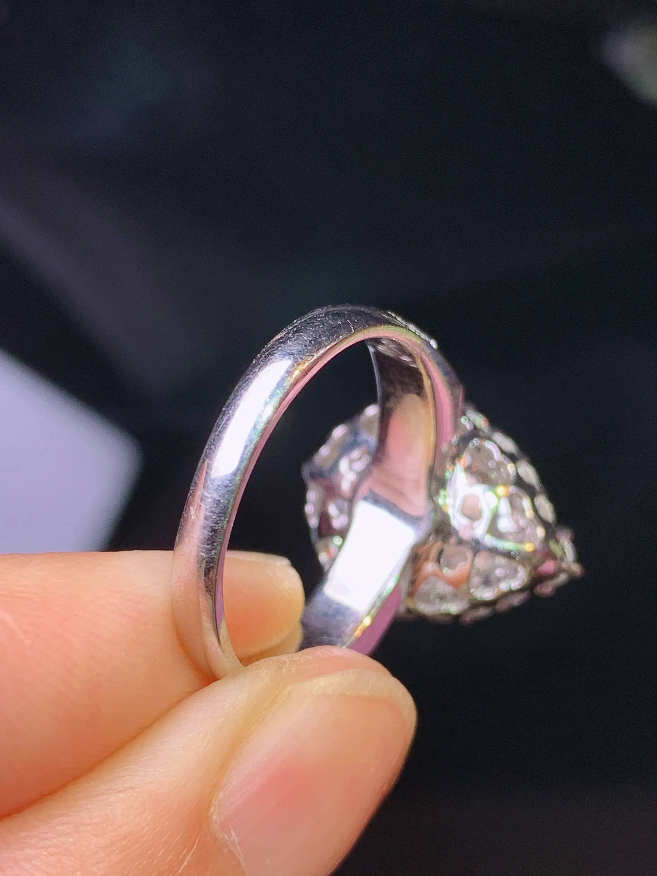 18k金钻镶嵌满绿葫芦戒指 玉质细腻 色泽清新艳丽 圈口14 整体尺寸17.2*12.6*10.5