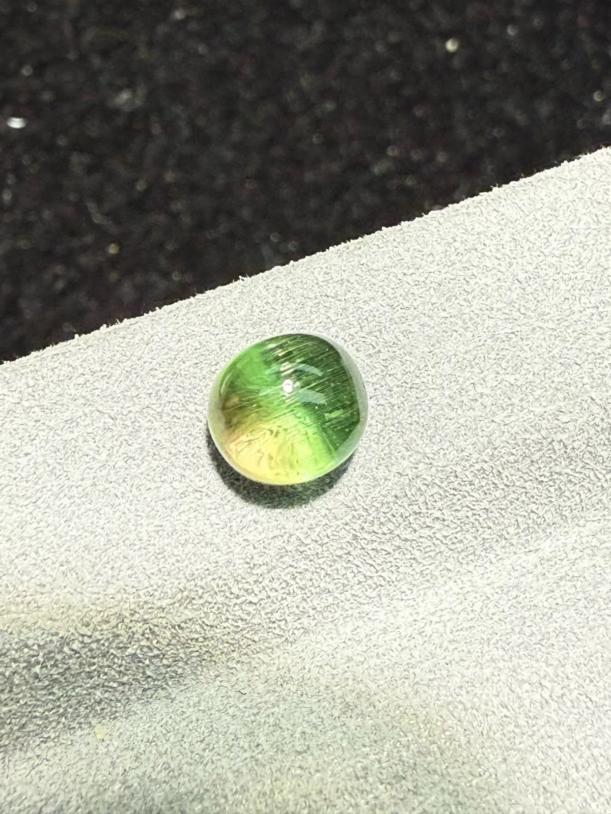 2.06克拉 西瓜碧玺猫眼裸石 猫眼效应犀利 晶体好[强][强] 水头十足 俏色系列可遇不可求 大约规格：6.6*6*5.5mm