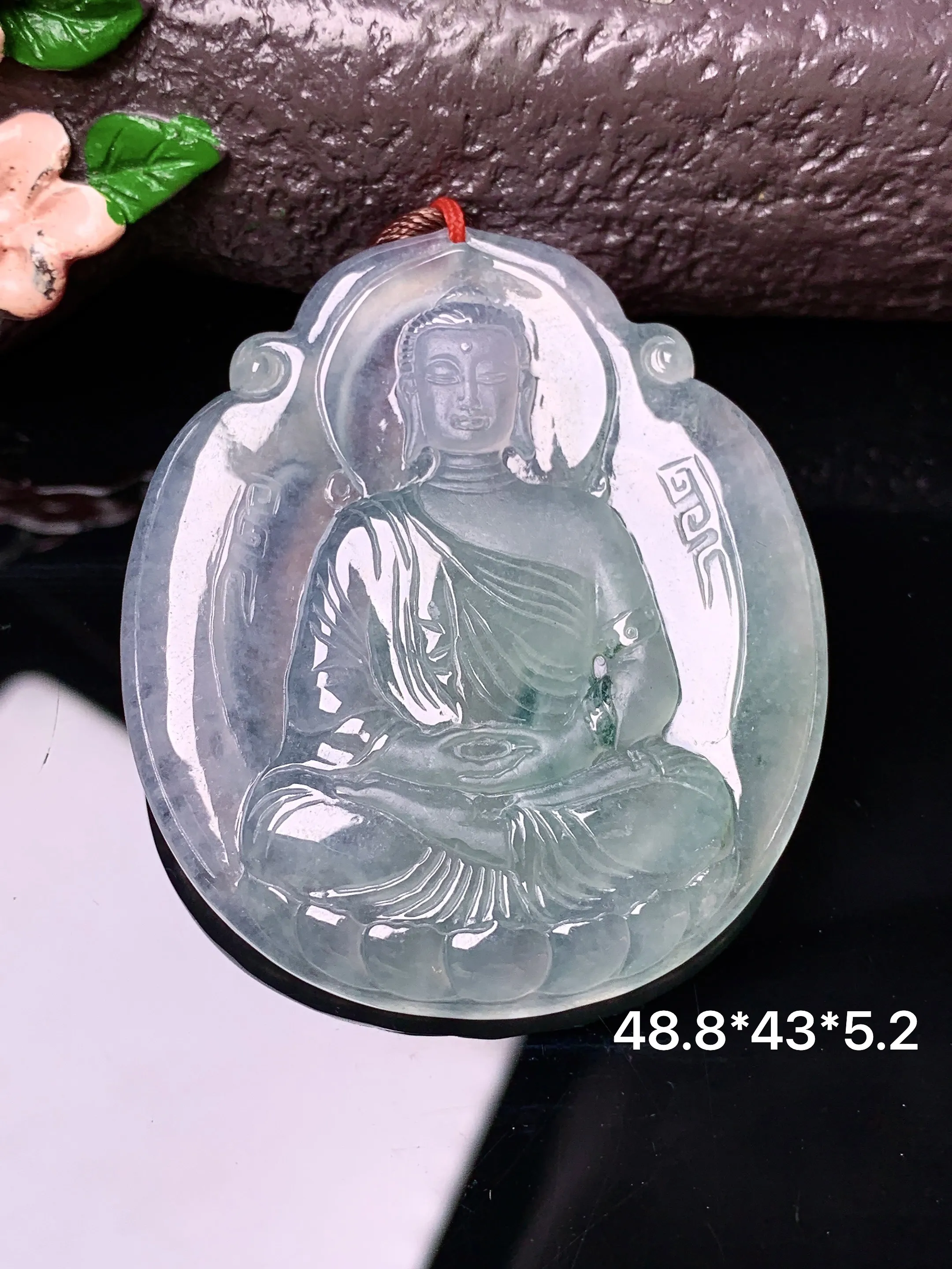 冰种大日如来佛祖吊坠 玉质细腻 色泽清新艳丽 整体尺寸48.8*43*5.2