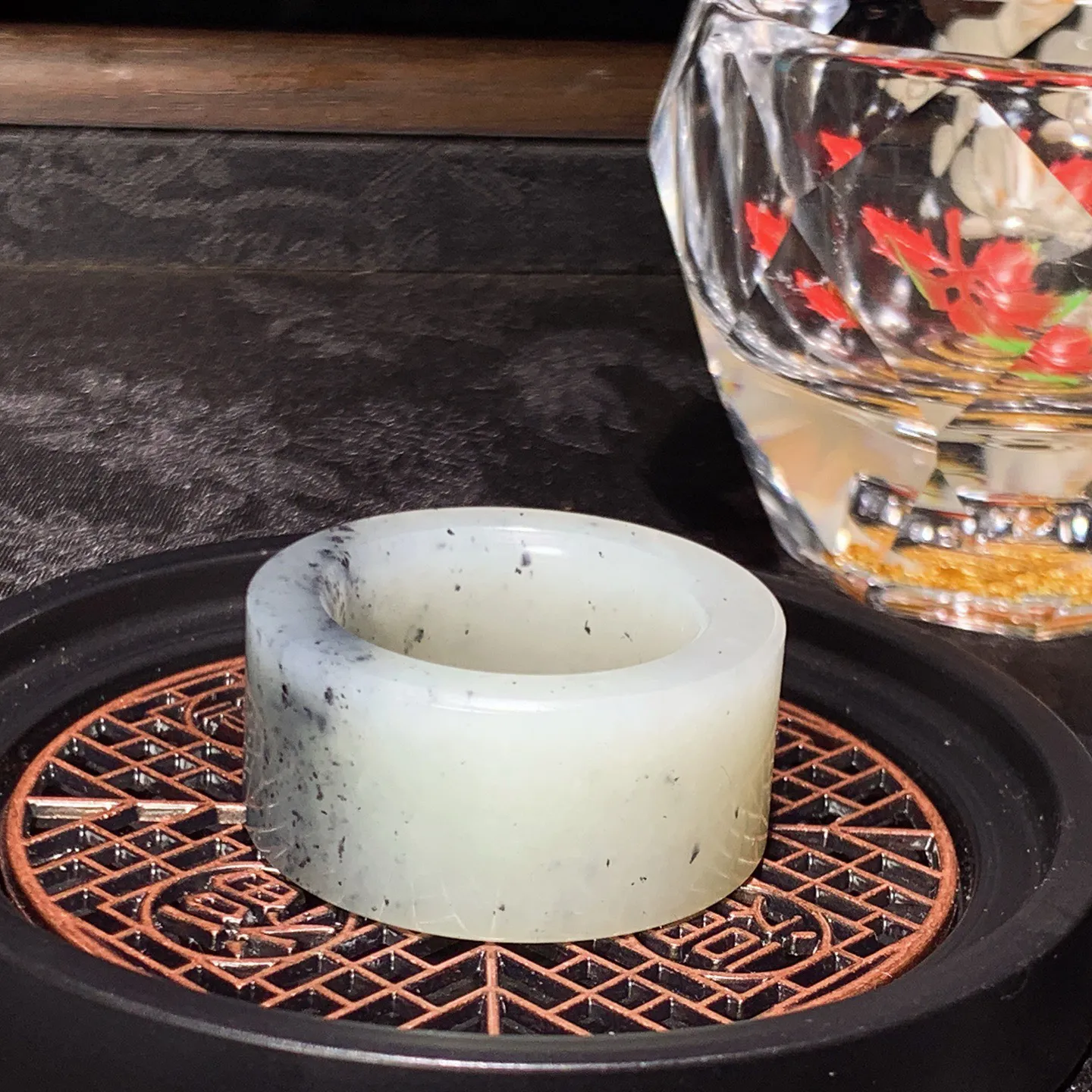 新疆和田玉青花板指 内径23尺寸15/6重20.6克 玉质细腻油润。手推出油。佩戴高端典雅。lt25