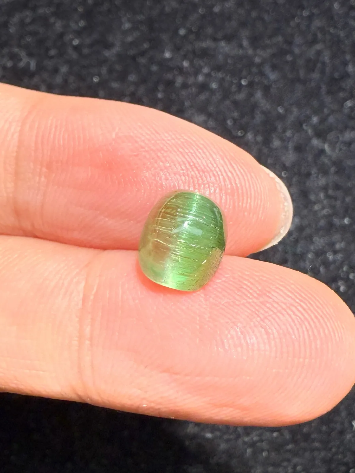 3.37克拉 西瓜碧玺猫眼裸石 猫眼效应犀利 晶体好[强][强] 水头十足 俏色系列可遇不可求 大约规格：8.7*7.4*6.1mm