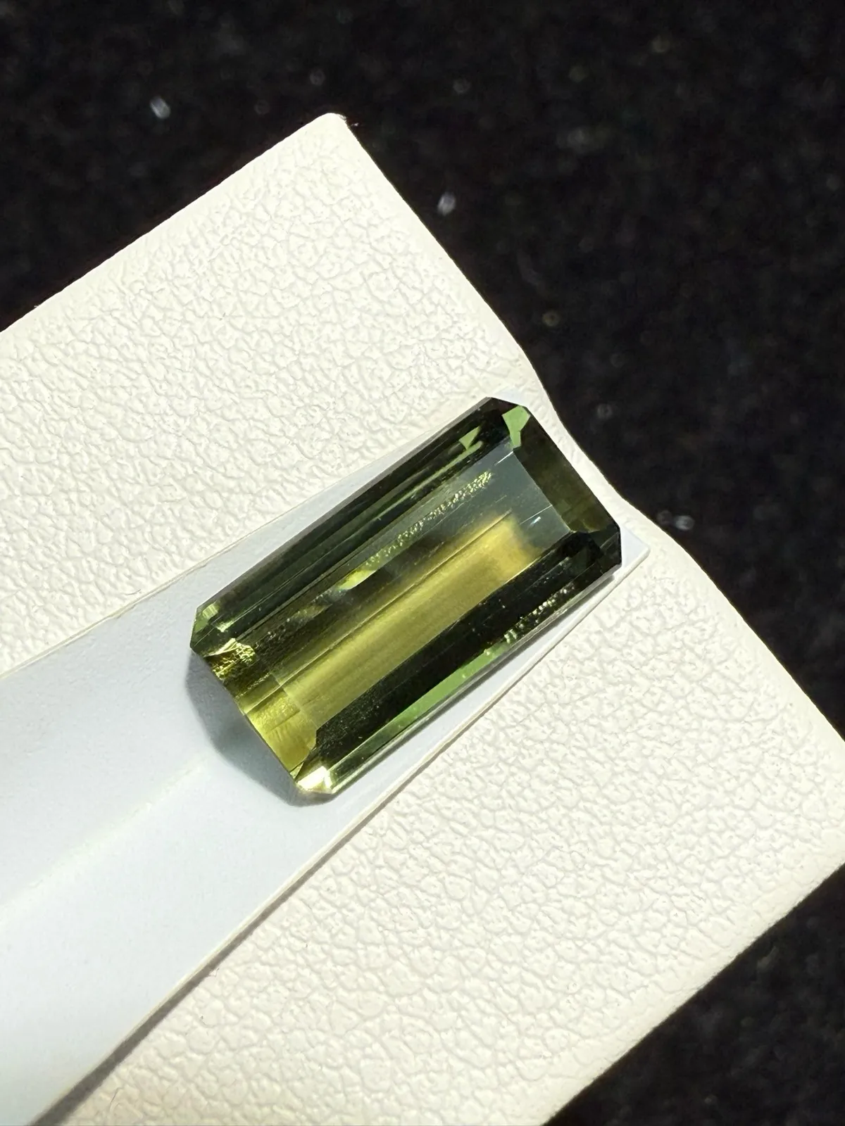 【高端珠宝】天然极美绿碧玺裸石
重量: 5.005ct  规格: 13.1*7.1*5.1毫米
精湛