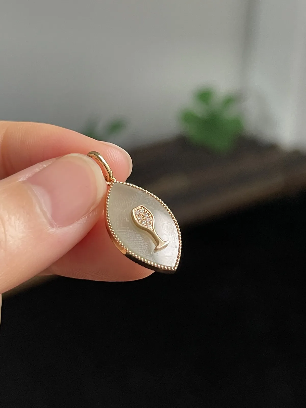 和田玉挂坠，伴钻石，印记：Au750