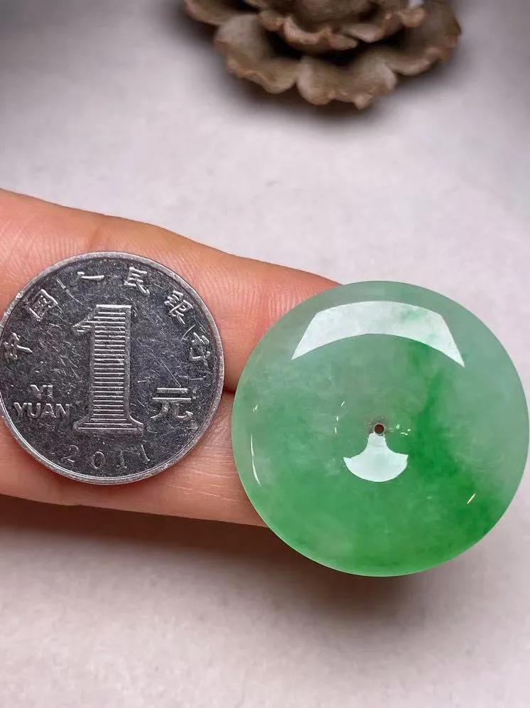 冰糯种满色【大平安扣】吊坠，种水好，玉质细腻 ，卖相好.