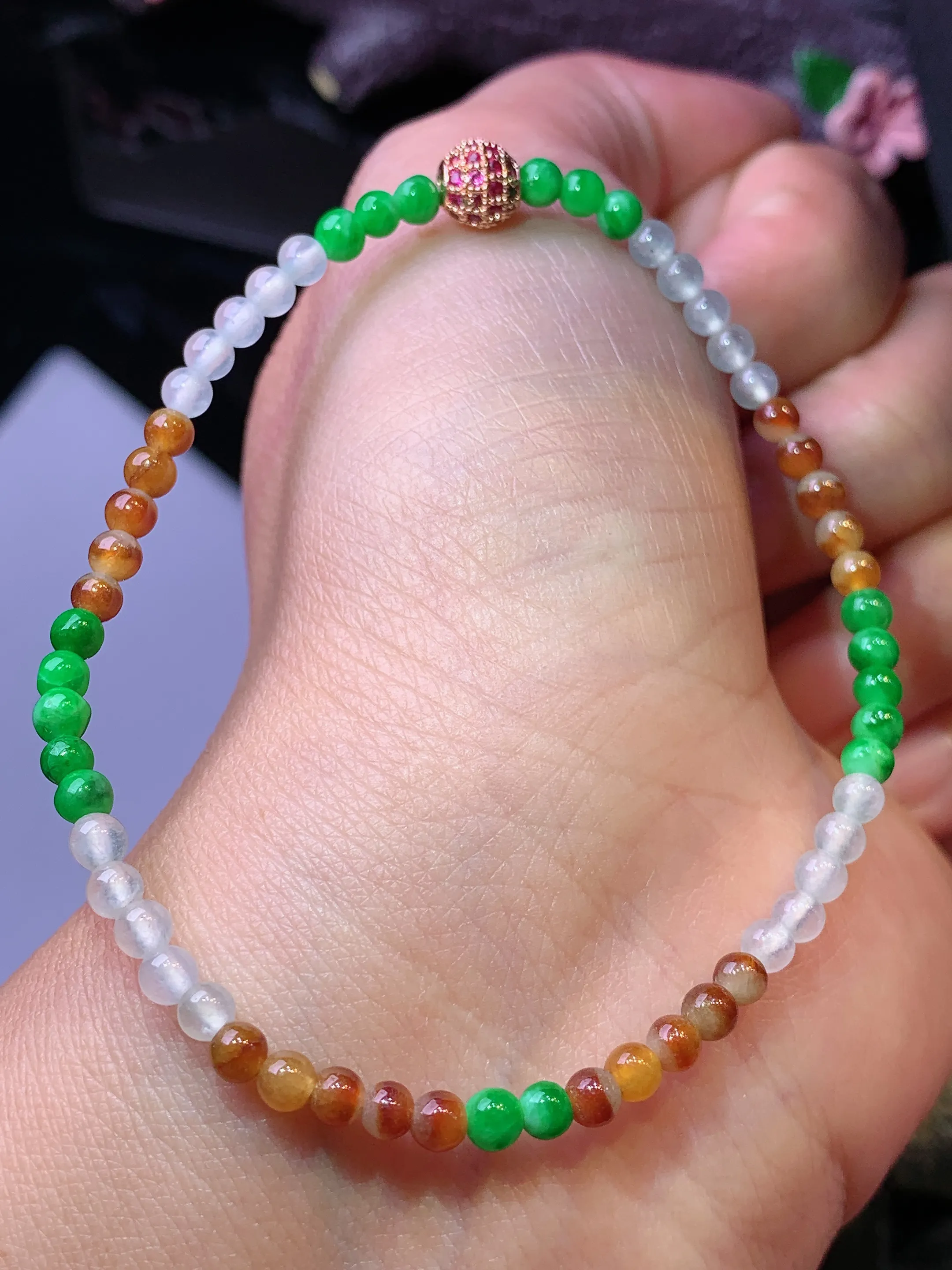 多彩圆珠手链 玉质细腻 色泽清新艳丽 整体尺寸3.3