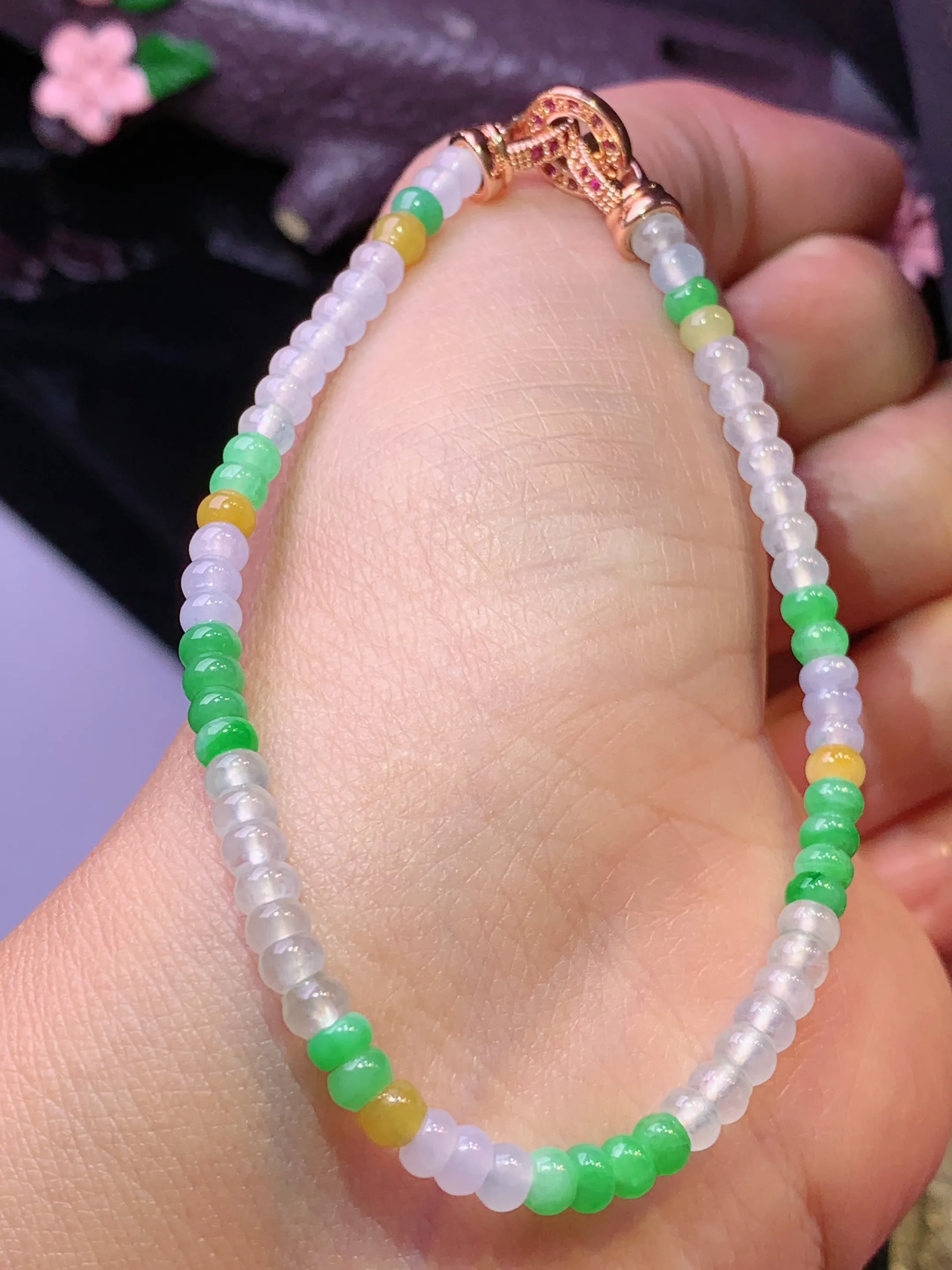 三彩算盘珠手链 玉质细腻 色泽清新艳丽 整体尺寸3.6*2.5