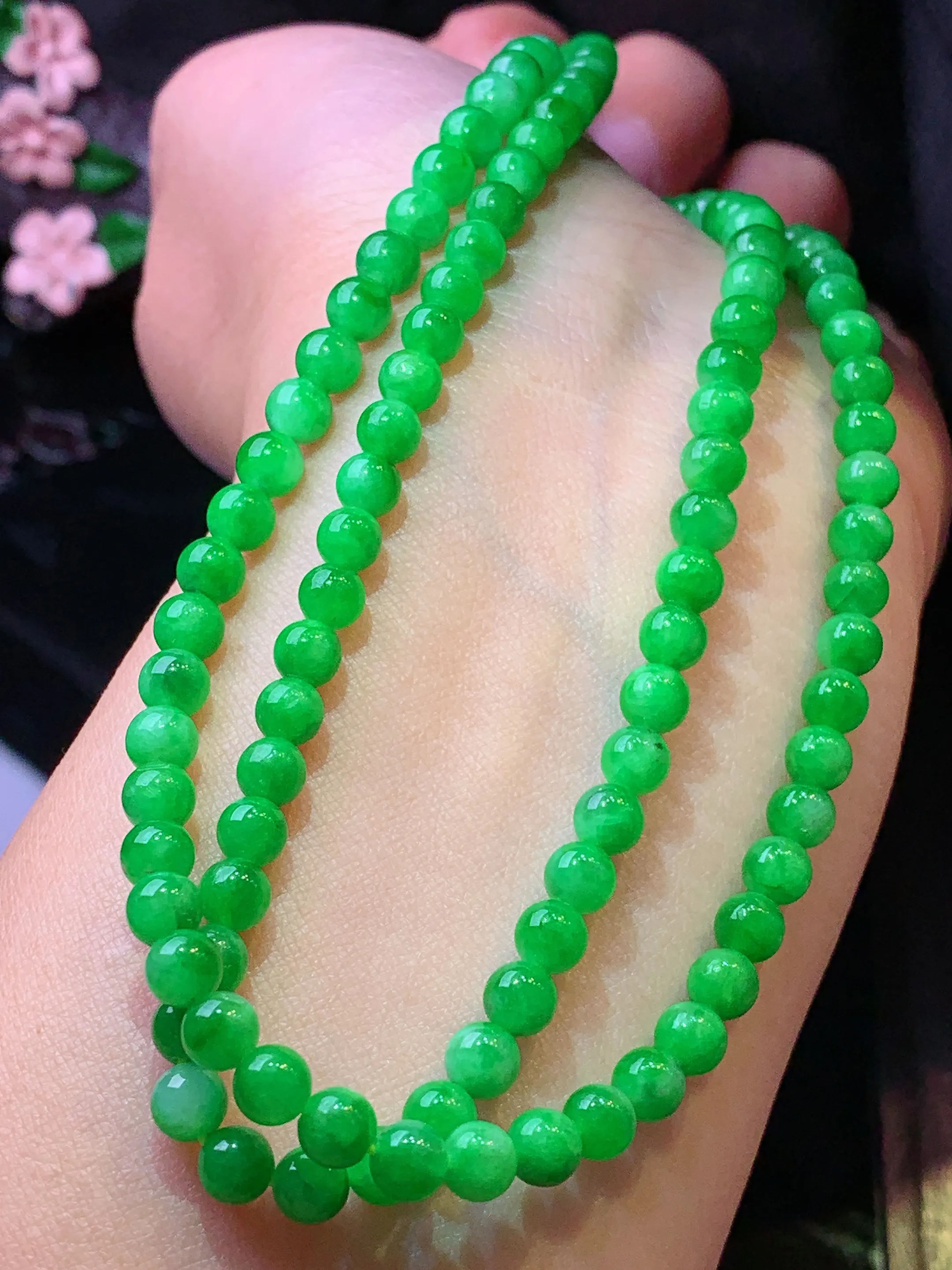 满绿圆珠项链 玉质细腻 色泽清新艳丽 整体尺寸5