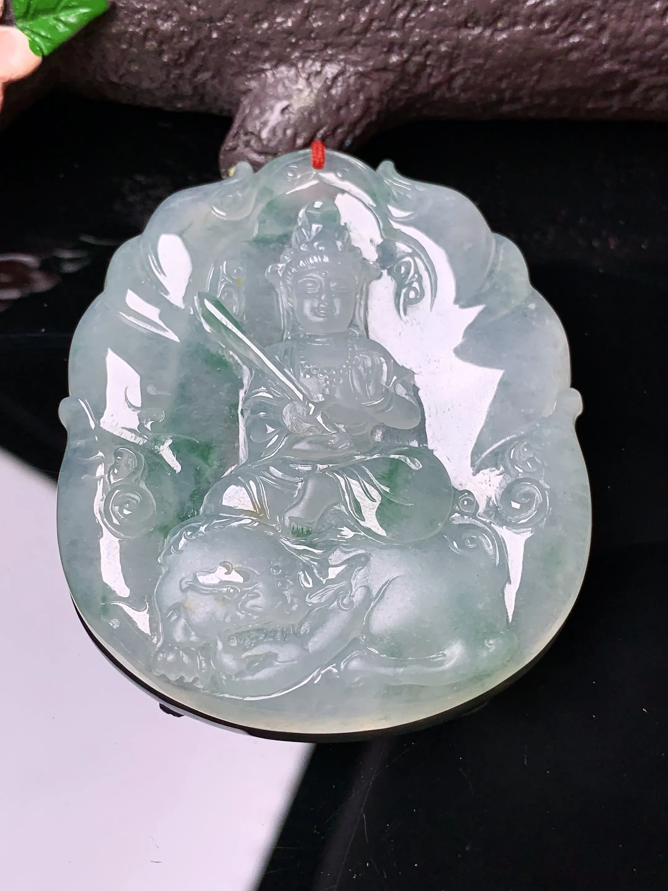 冰种飘绿文殊观音菩萨吊坠 玉质细腻 色泽清新艳丽 整体尺寸52.3*44.3*5.8