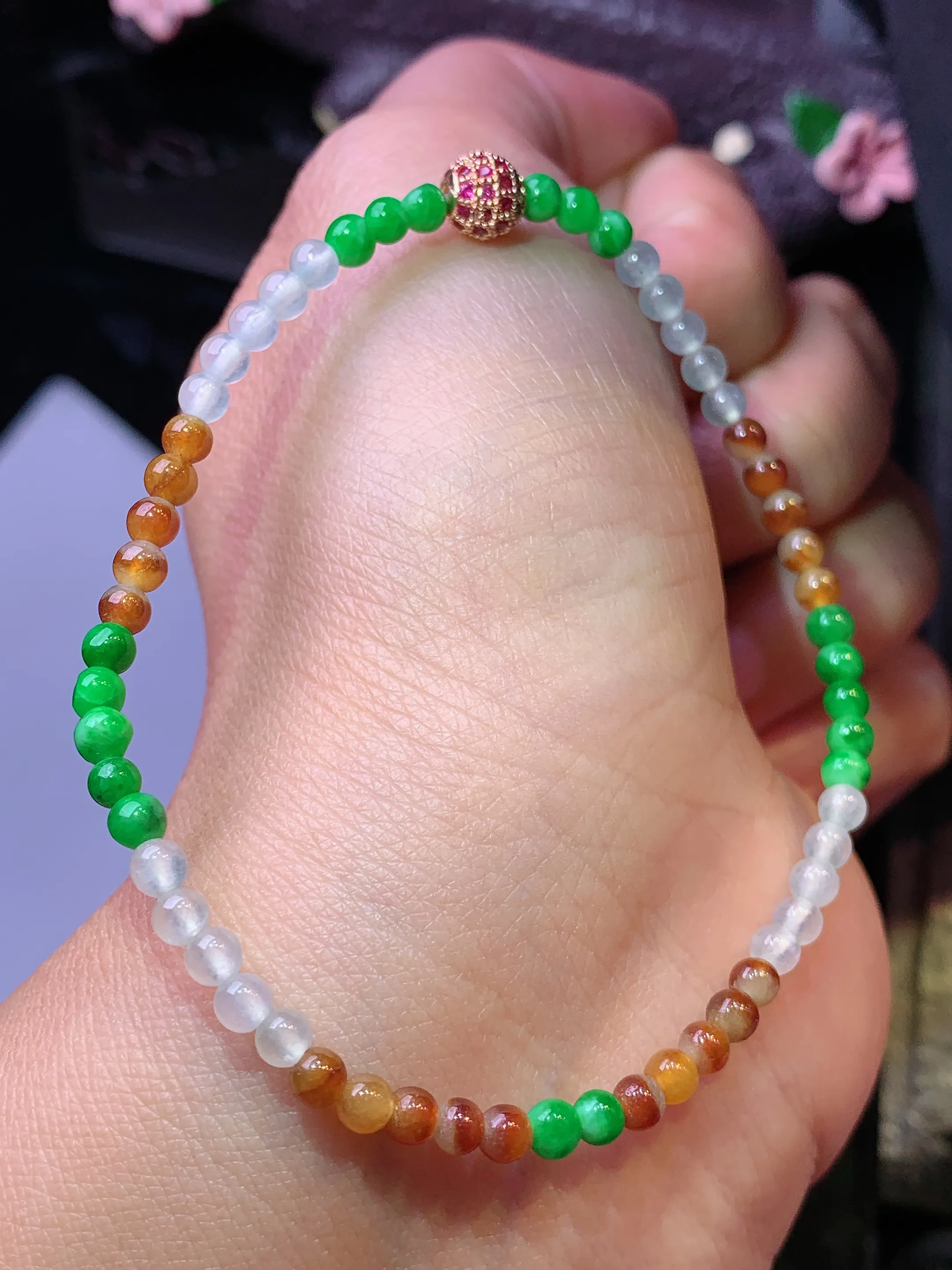 多彩圆珠手链 玉质细腻 色泽清新艳丽 整体尺寸3.3
