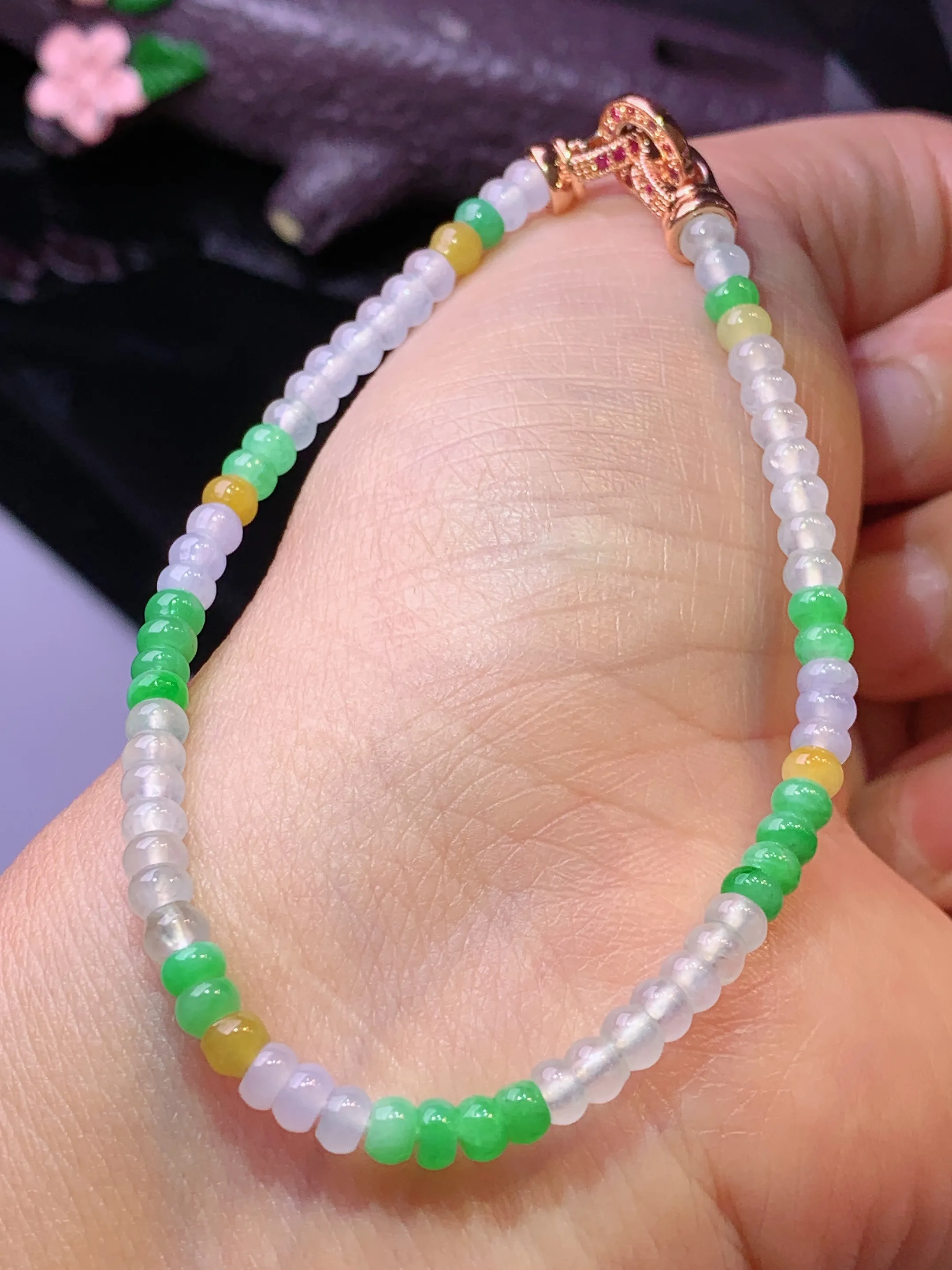 三彩算盘珠手链 玉质细腻 色泽清新艳丽 整体尺寸3.6*2.5