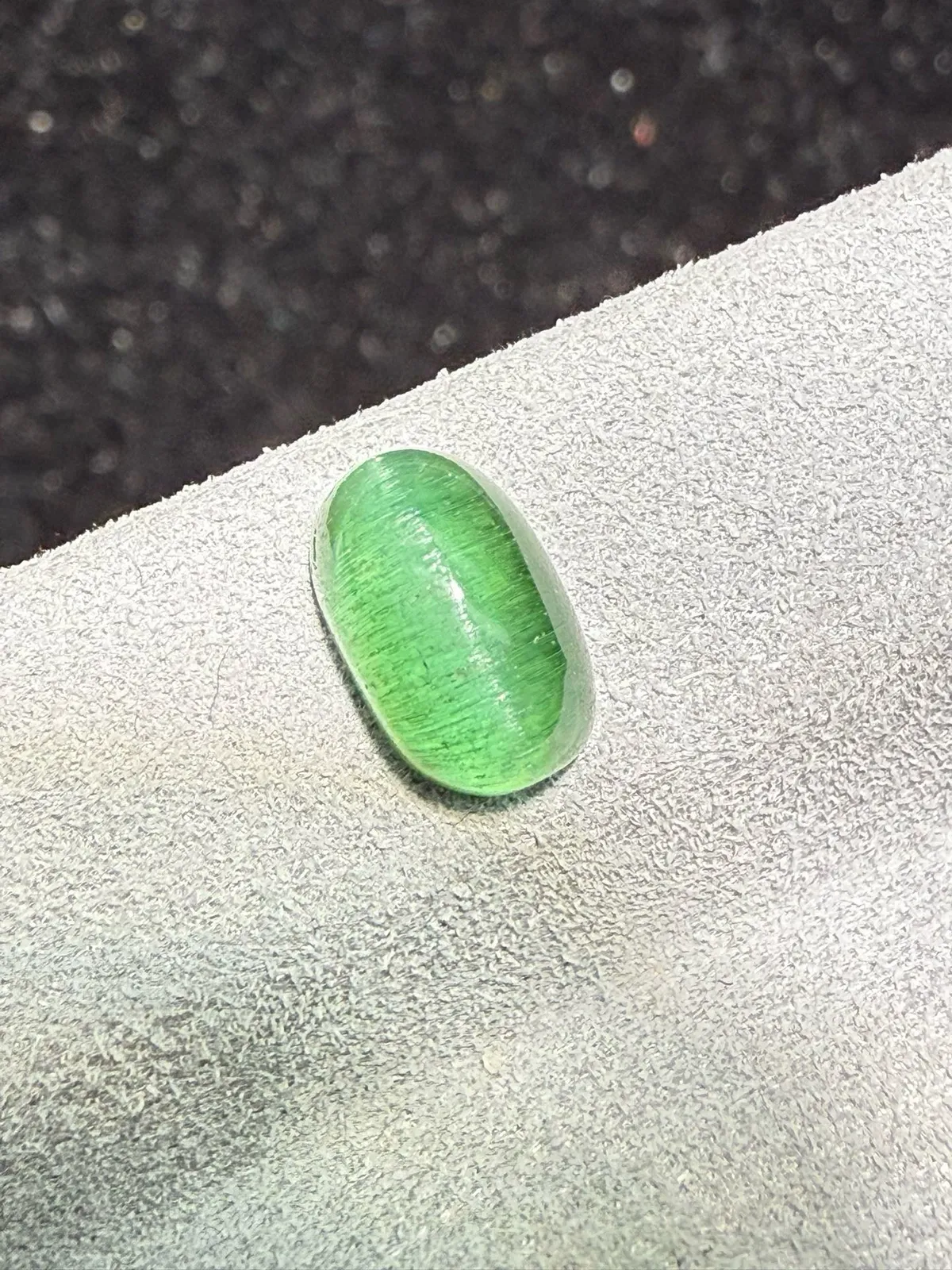 2.075克拉碧玺猫眼裸石 猫眼效应犀利 晶体好[强][强] 水头十足 俏色系列可遇不可求 大约规格：8.6*5.4*4.5mm