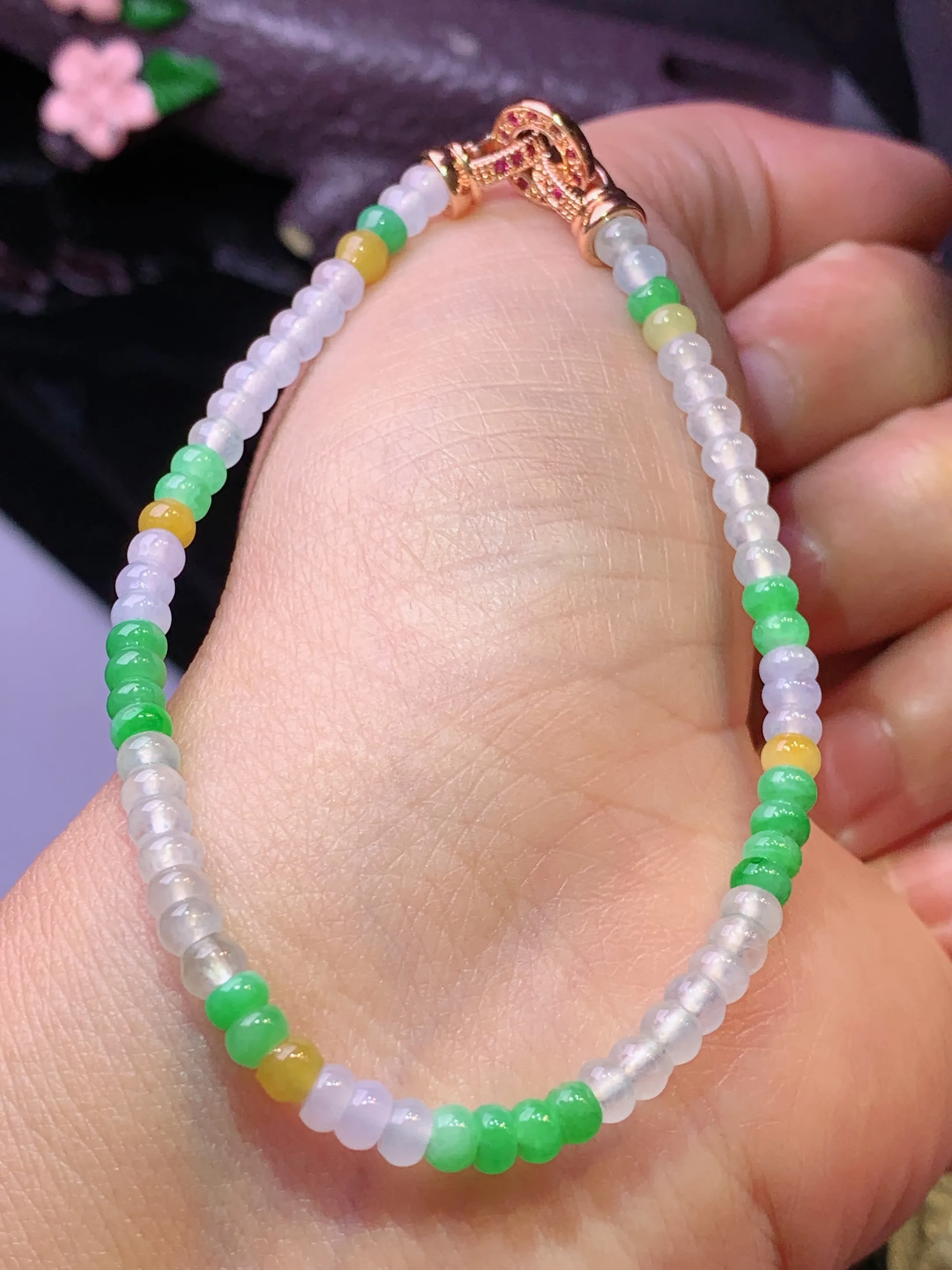 三彩算盘珠手链 玉质细腻 色泽清新艳丽 整体尺寸3.6*2.5