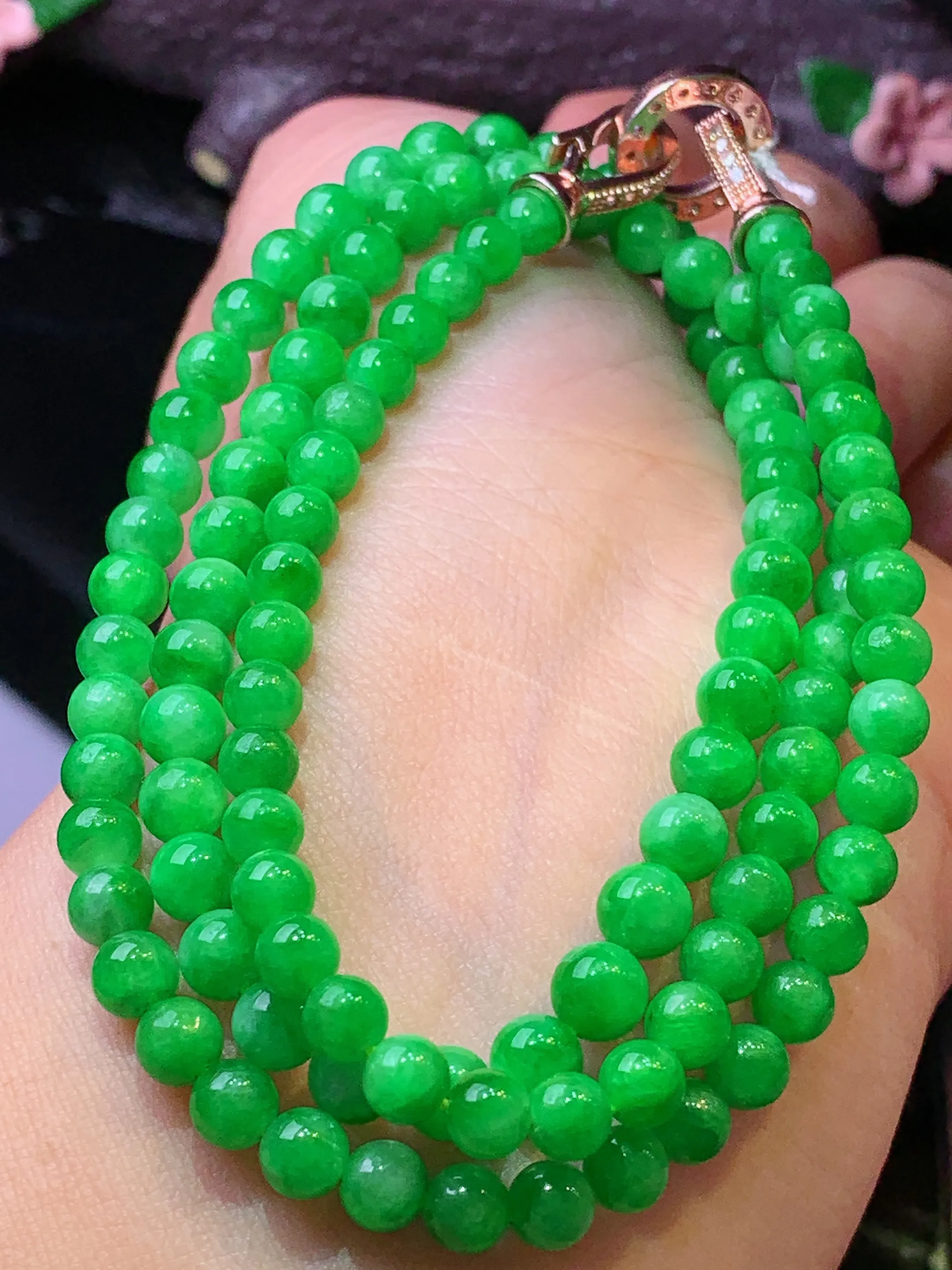 满绿圆珠项链 玉质细腻 色泽清新艳丽 整体尺寸5