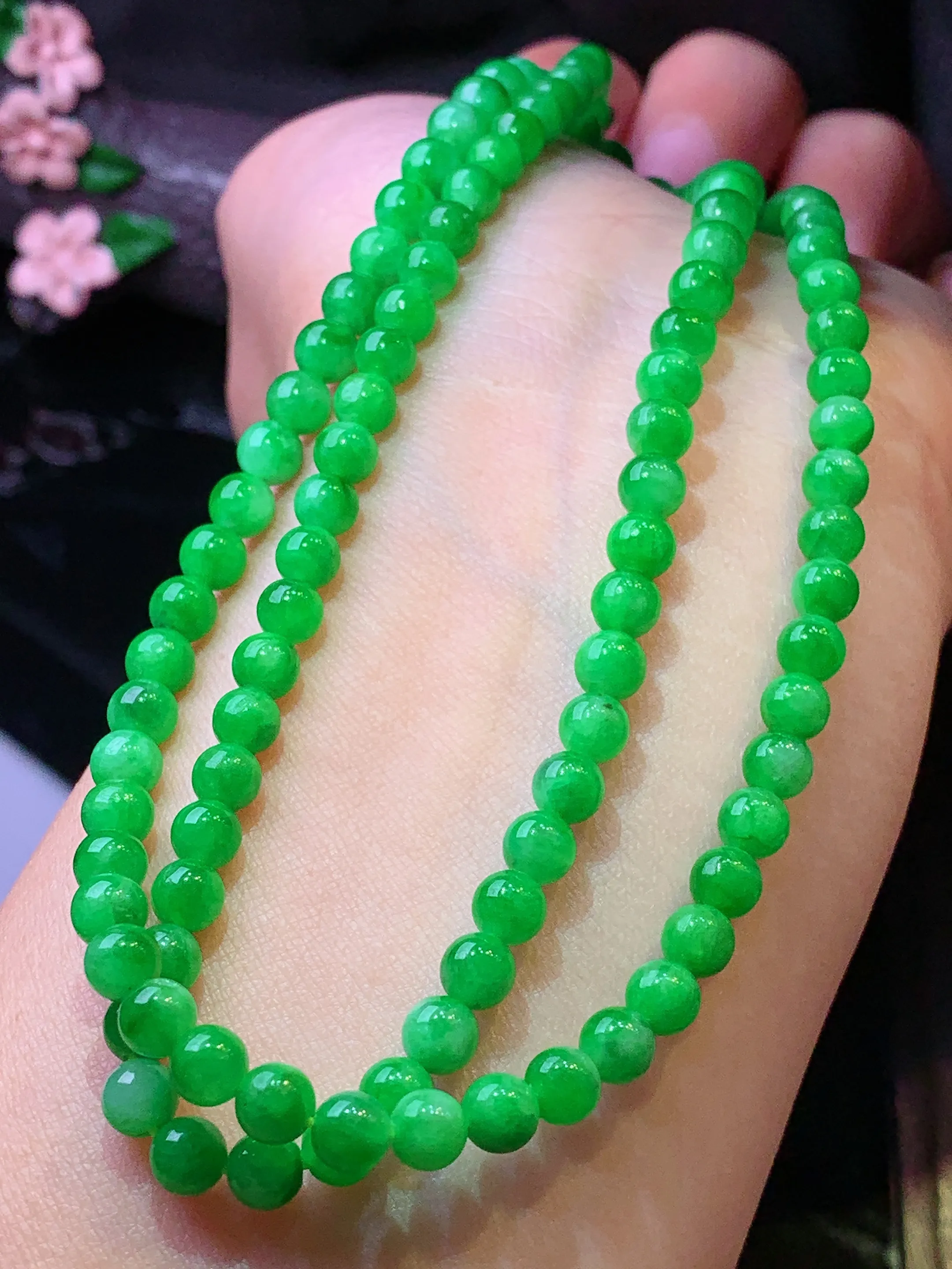 满绿圆珠项链 玉质细腻 色泽清新艳丽 整体尺寸5