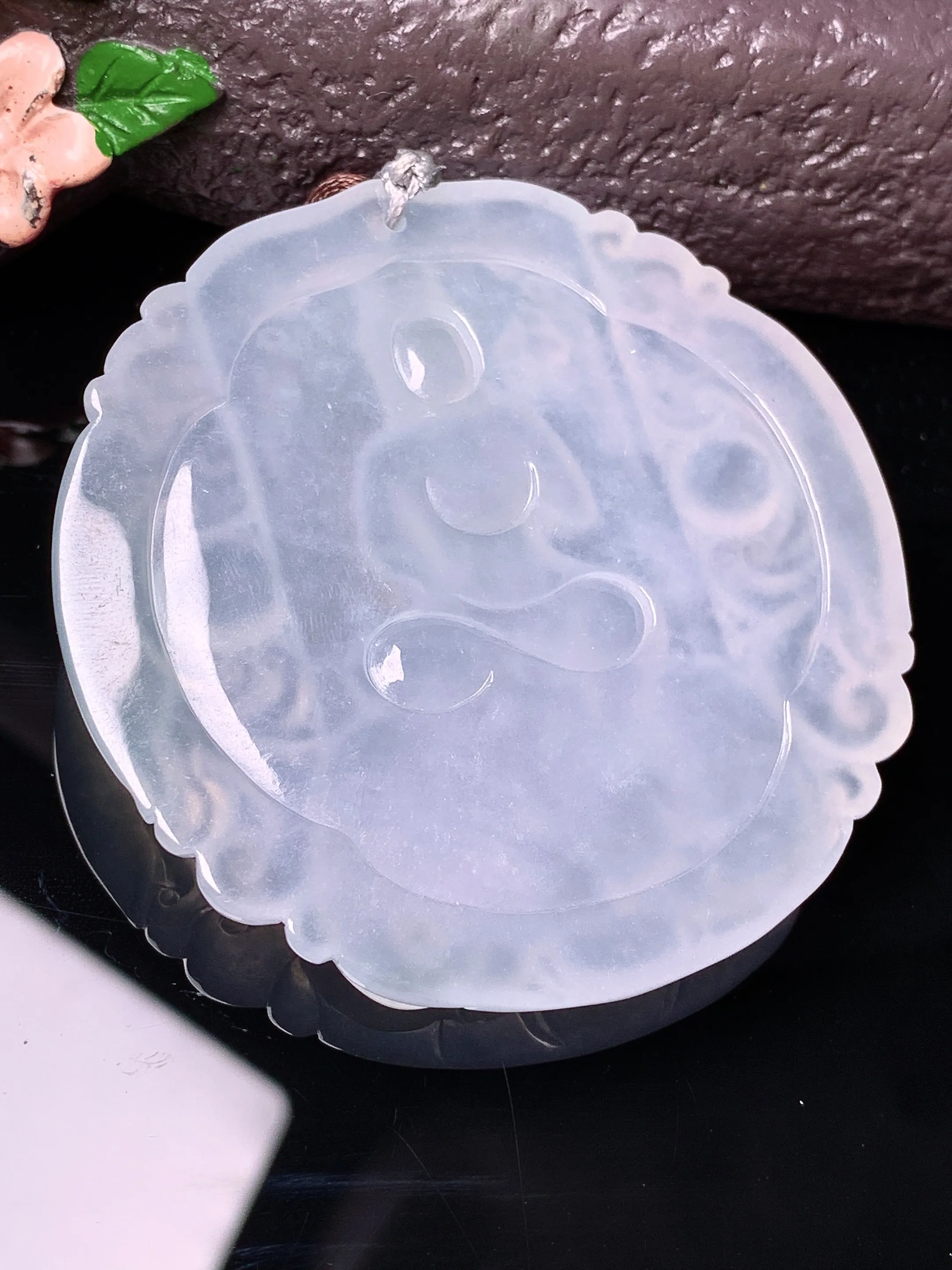 冰种普贤观音菩萨吊坠 玉质细腻 色泽清新艳丽 整体尺寸53*51.8*5.8