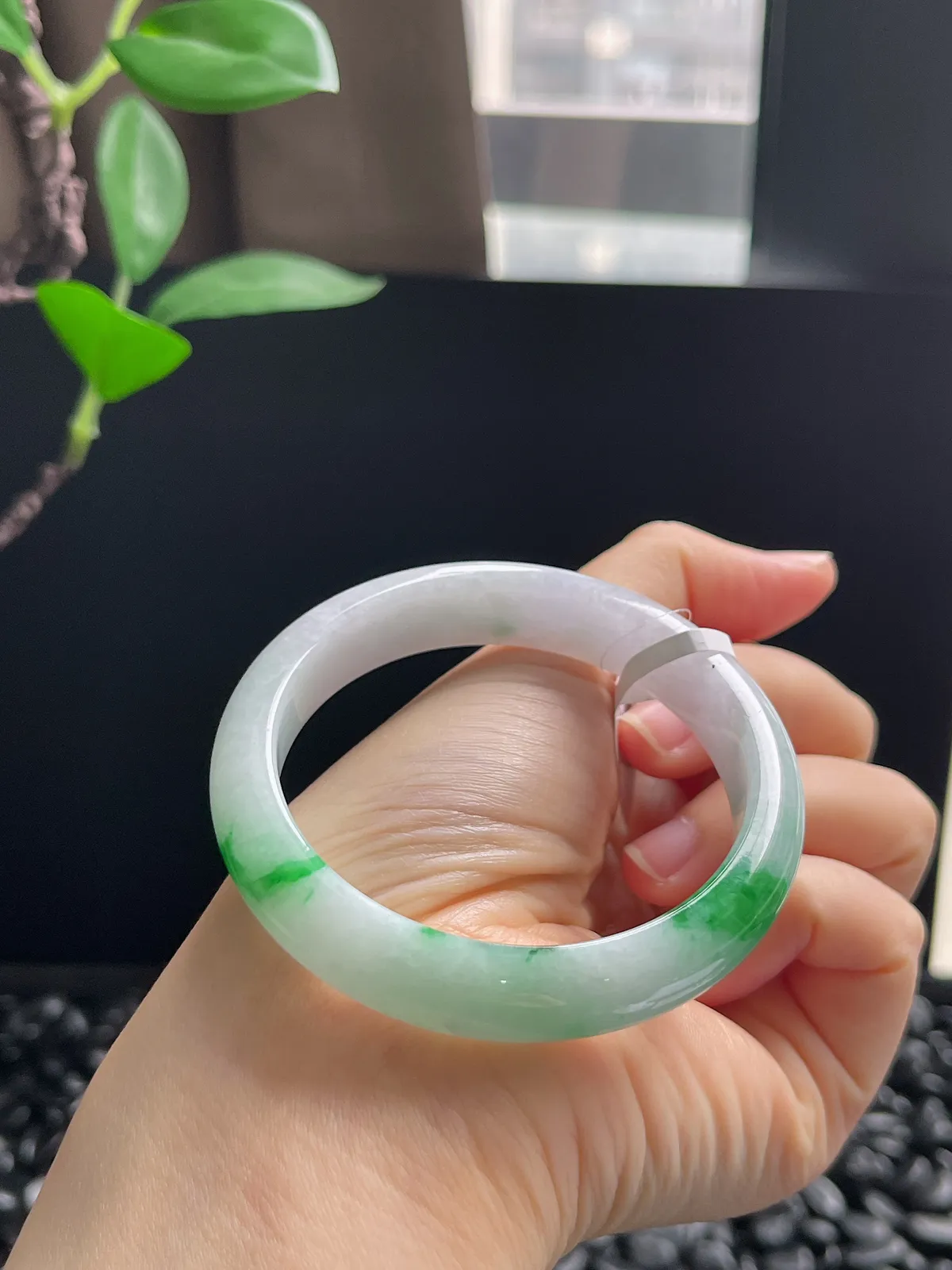 正圈52.5圈口，翡翠糯化种飘阳绿手镯