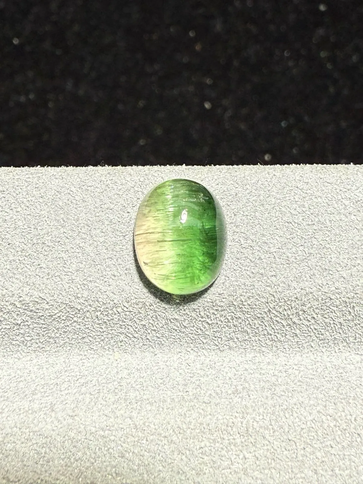 3.625克拉 西瓜碧玺猫眼裸石 猫眼效应犀利 晶体好[强][强] 水头十足 俏色系列可遇不可求 大约规格：9.6*7.7*5.2mm