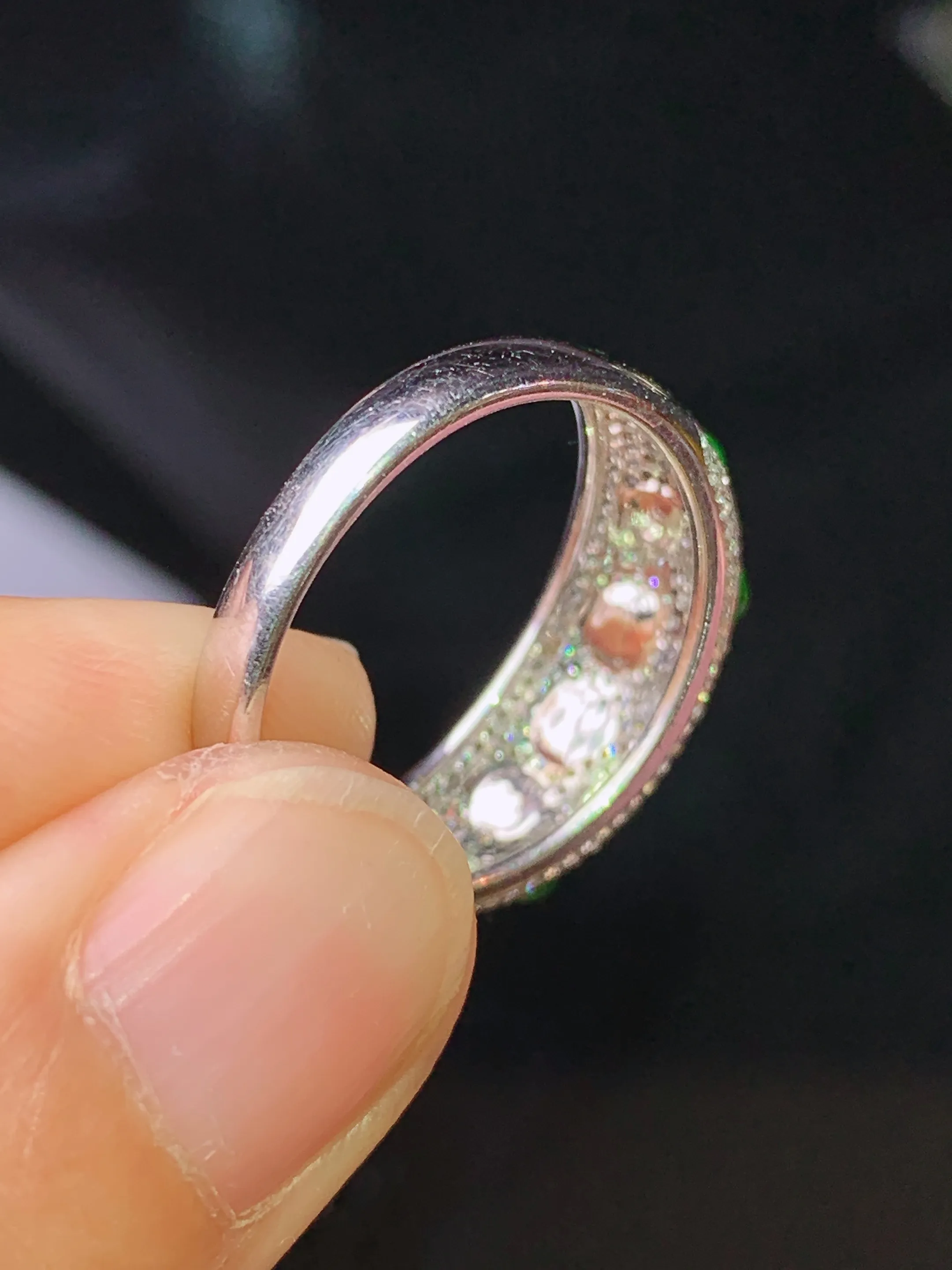 18k金钻镶嵌满绿蛋面戒指 玉质细腻 色泽清新艳丽 圈口15 整体尺寸2.5*2