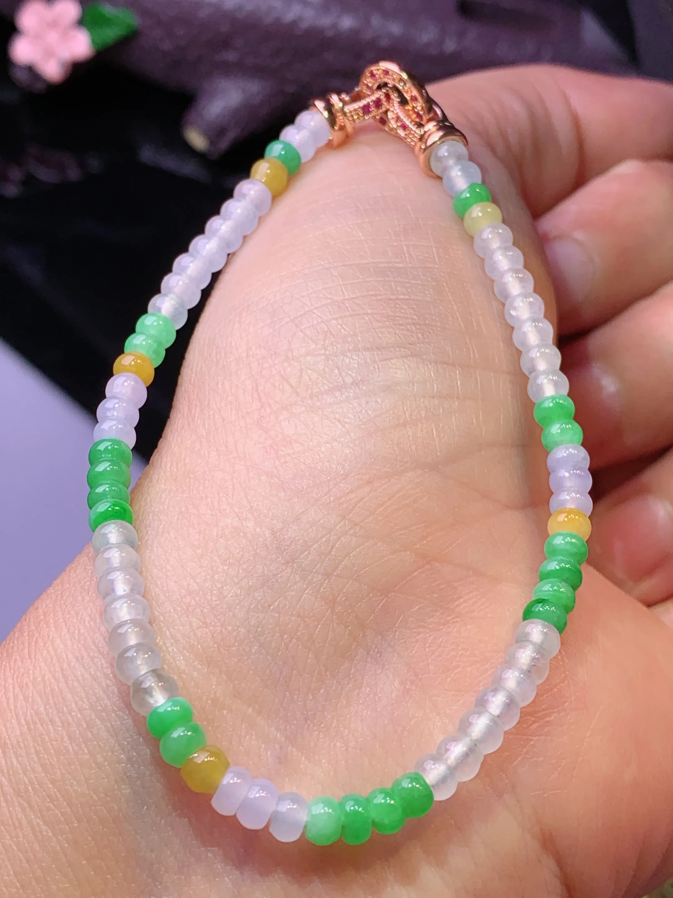 三彩算盘珠手链 玉质细腻 色泽清新艳丽 整体尺寸3.6*2.5