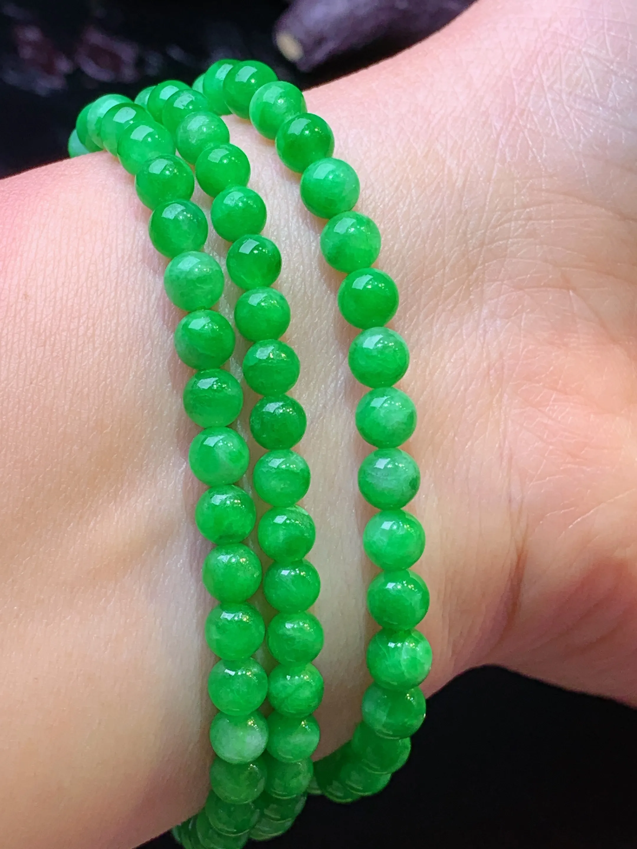 满绿圆珠项链 玉质细腻 色泽清新艳丽 整体尺寸5