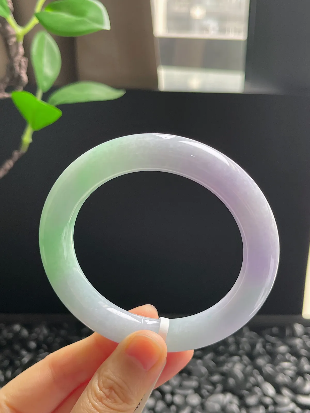 圆镯56圈口，翡翠糯化种春带彩手镯