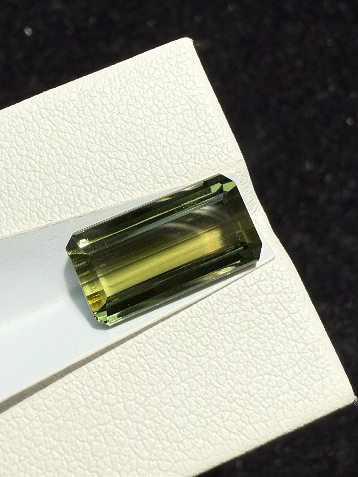 【高端珠宝】天然极美绿碧玺裸石
重量: 5.005ct  规格: 13.1*7.1*5.1毫米
精湛